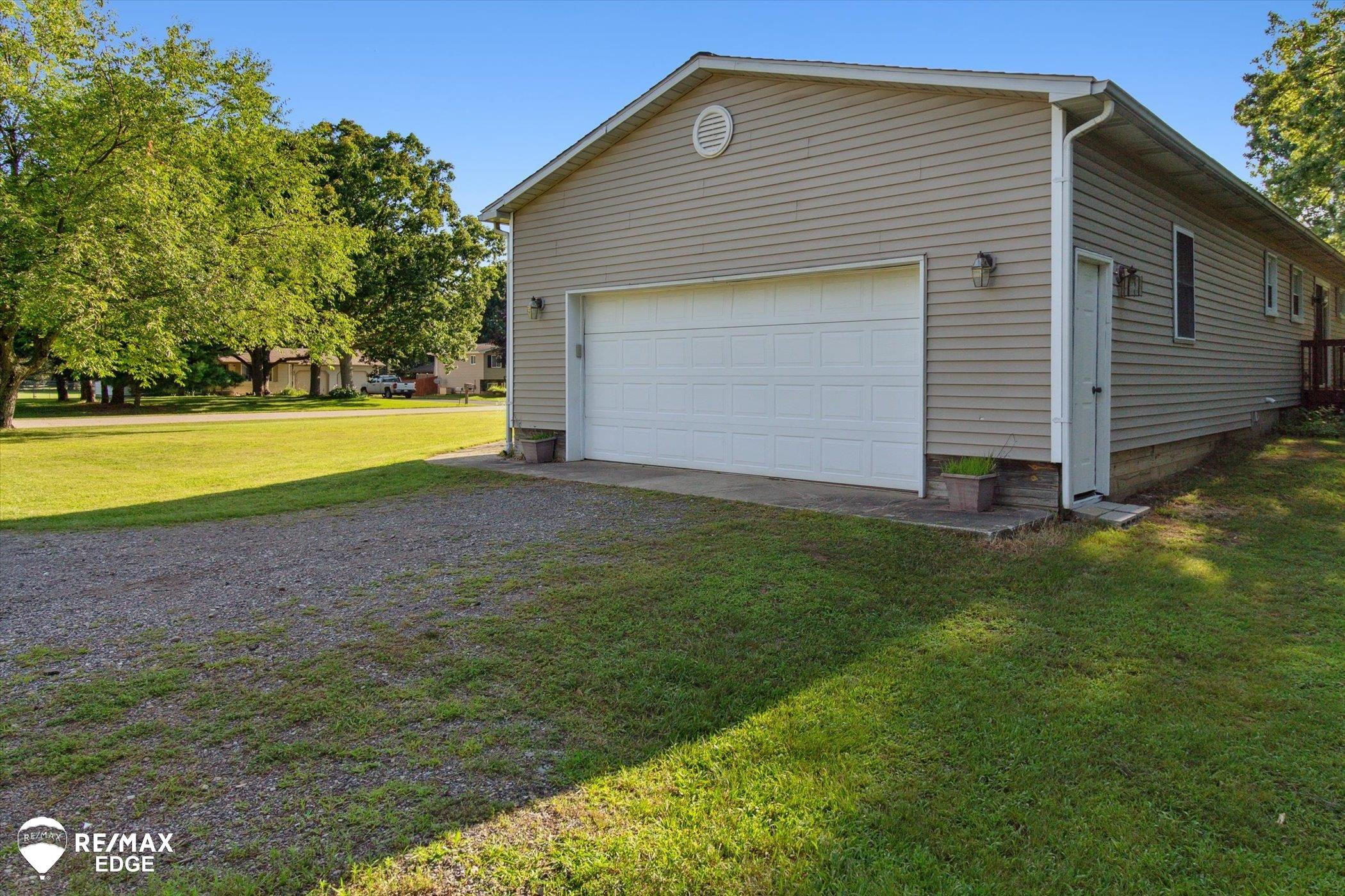 190 Maverick Lane, Lapeer, MI 48446 — Photo 34