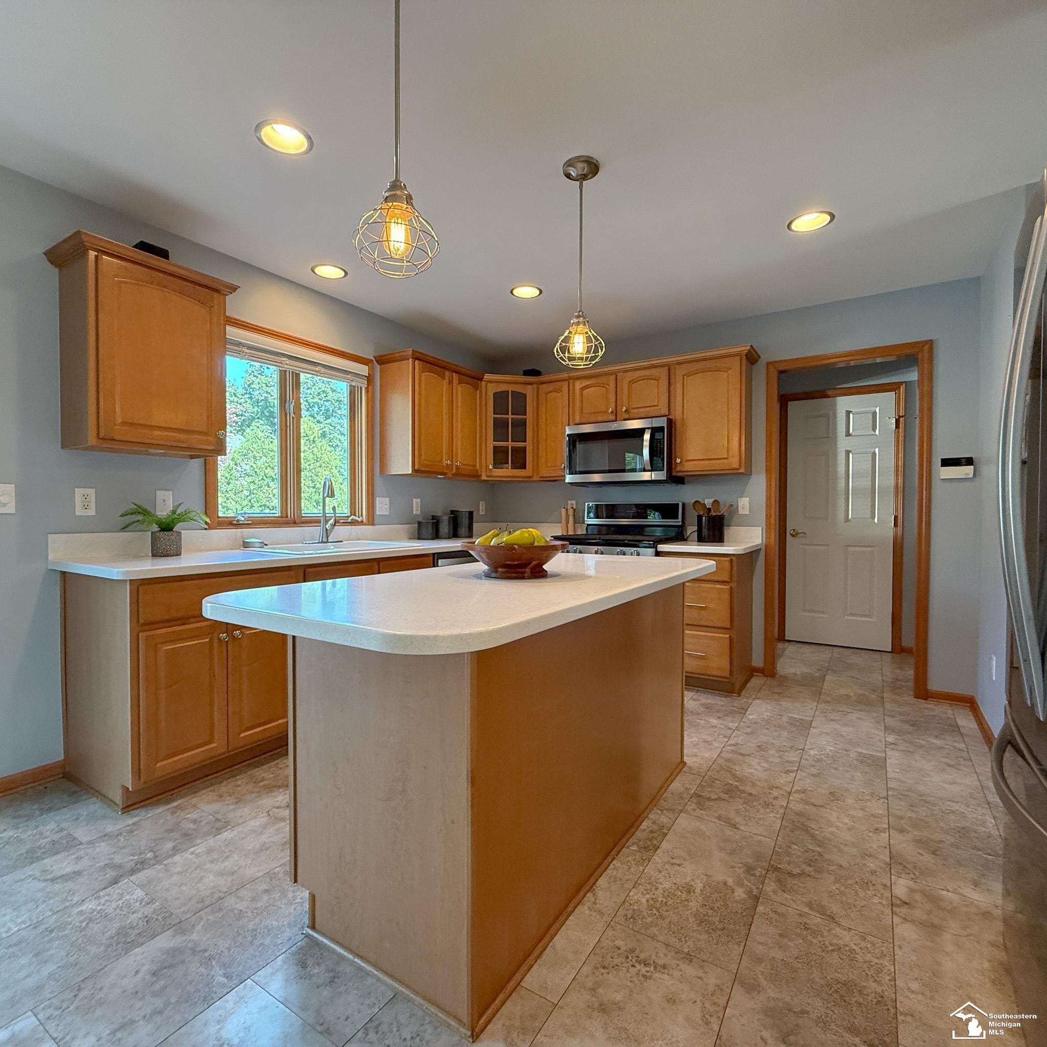 8325 Waterford Drive, Lambertville, MI 48144 — Photo 15