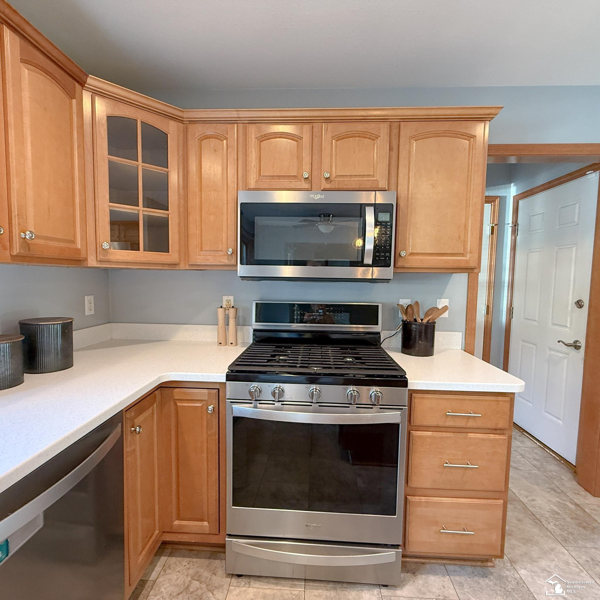 8325 Waterford Drive, Lambertville, MI 48144 — Photo 17