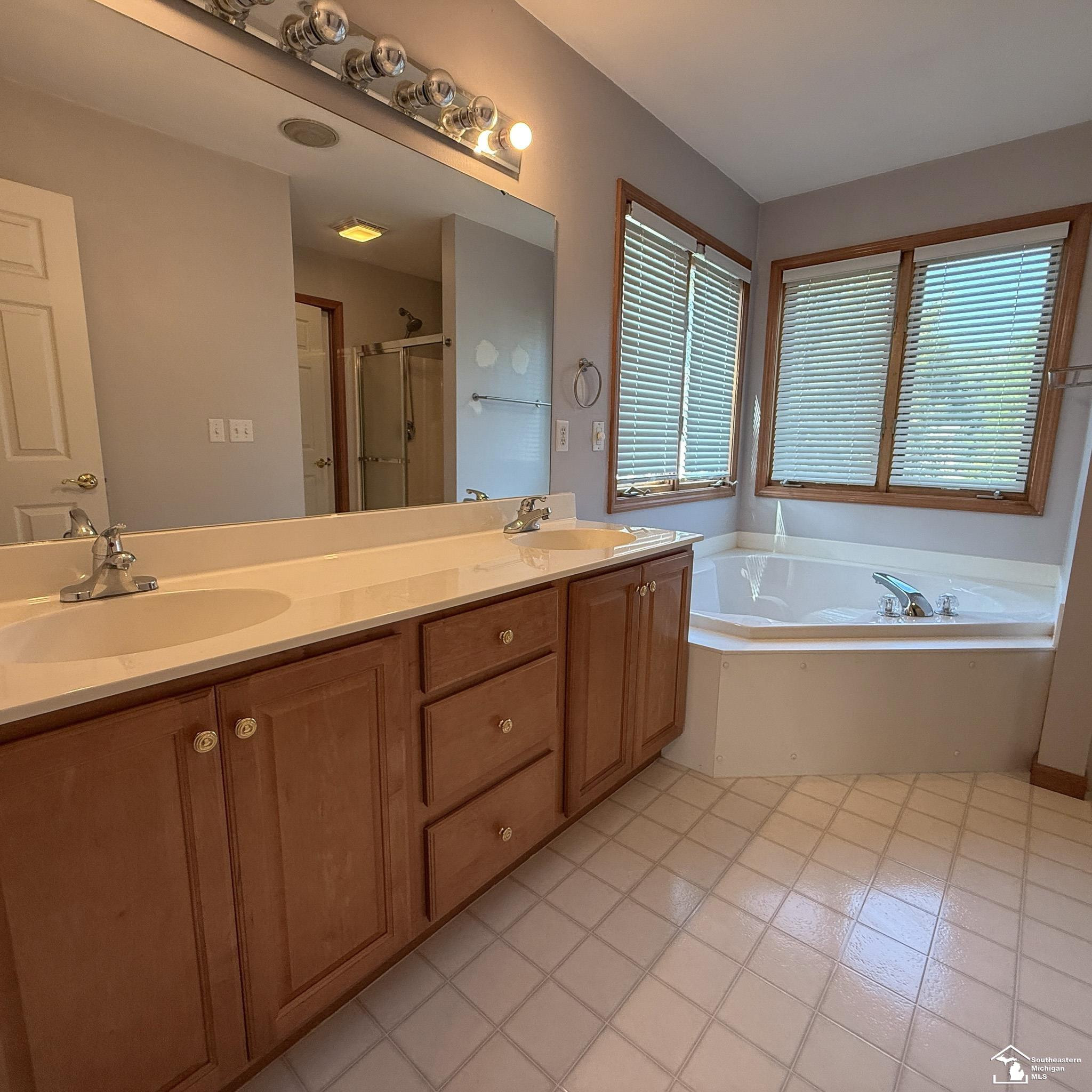 8325 Waterford Drive, Lambertville, MI 48144 — Photo 25