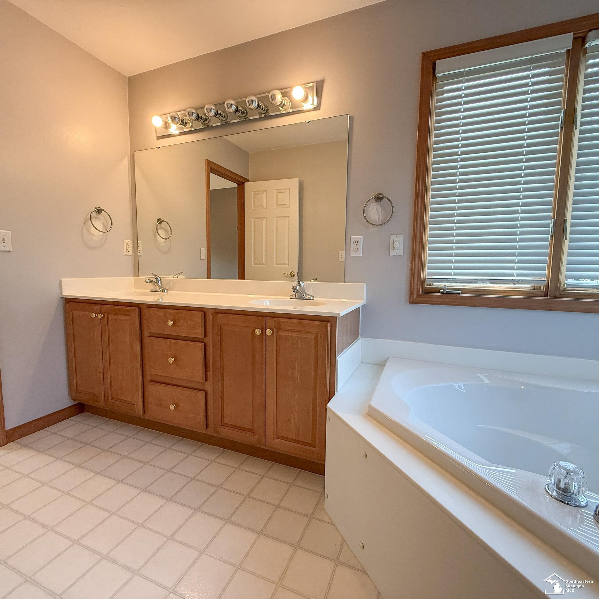 8325 Waterford Drive, Lambertville, MI 48144 — Photo 27