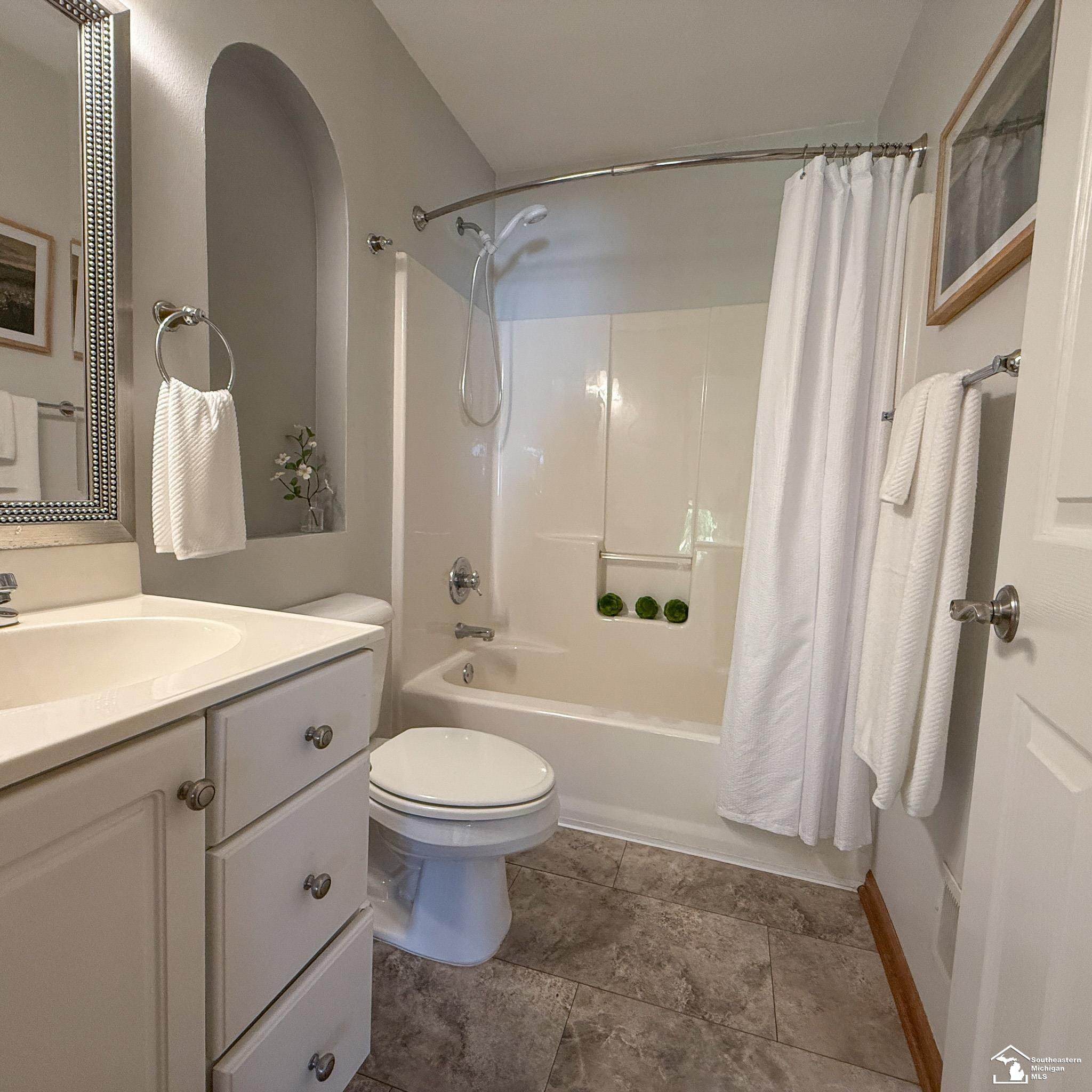 8325 Waterford Drive, Lambertville, MI 48144 — Photo 30