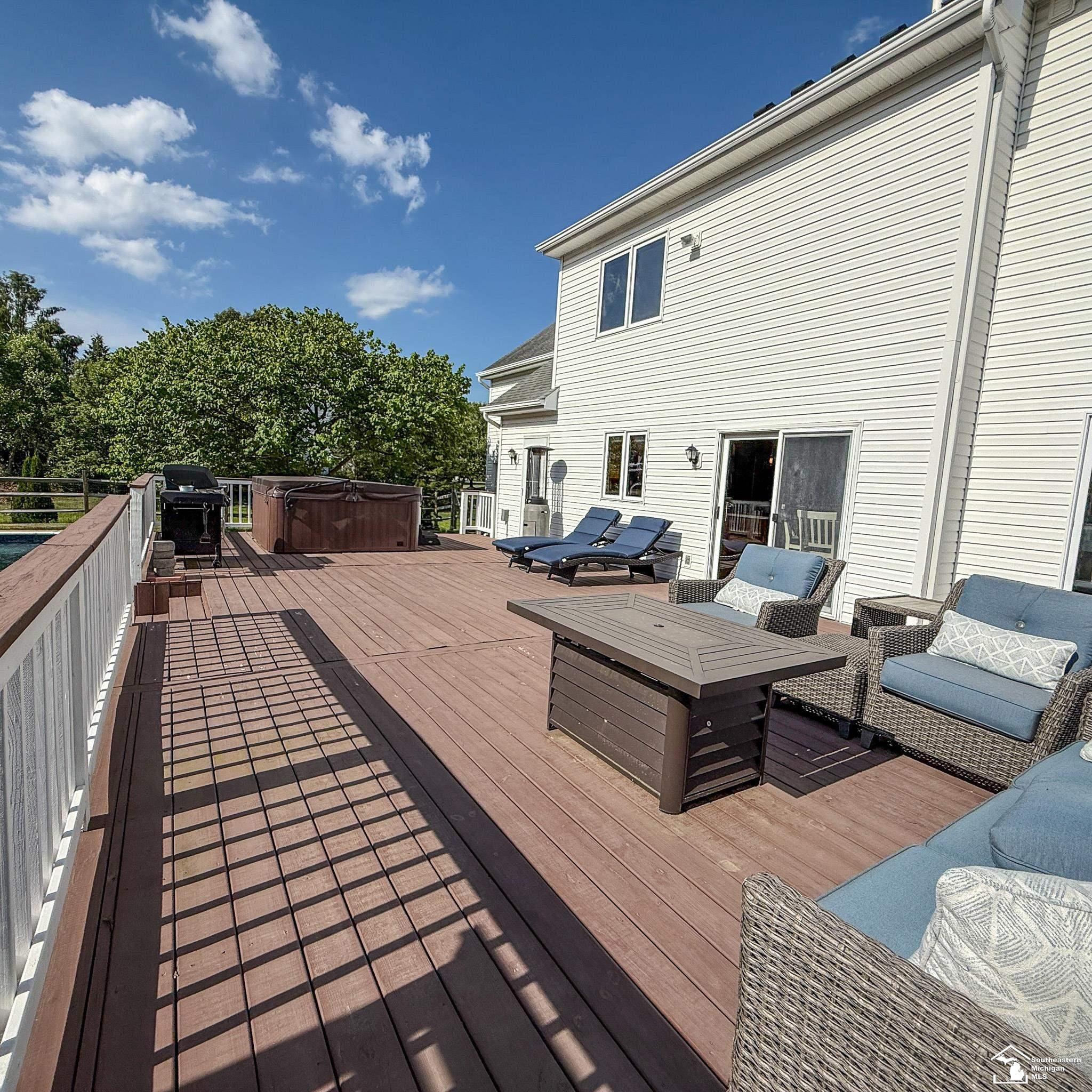 8325 Waterford Drive, Lambertville, MI 48144 — Photo 41