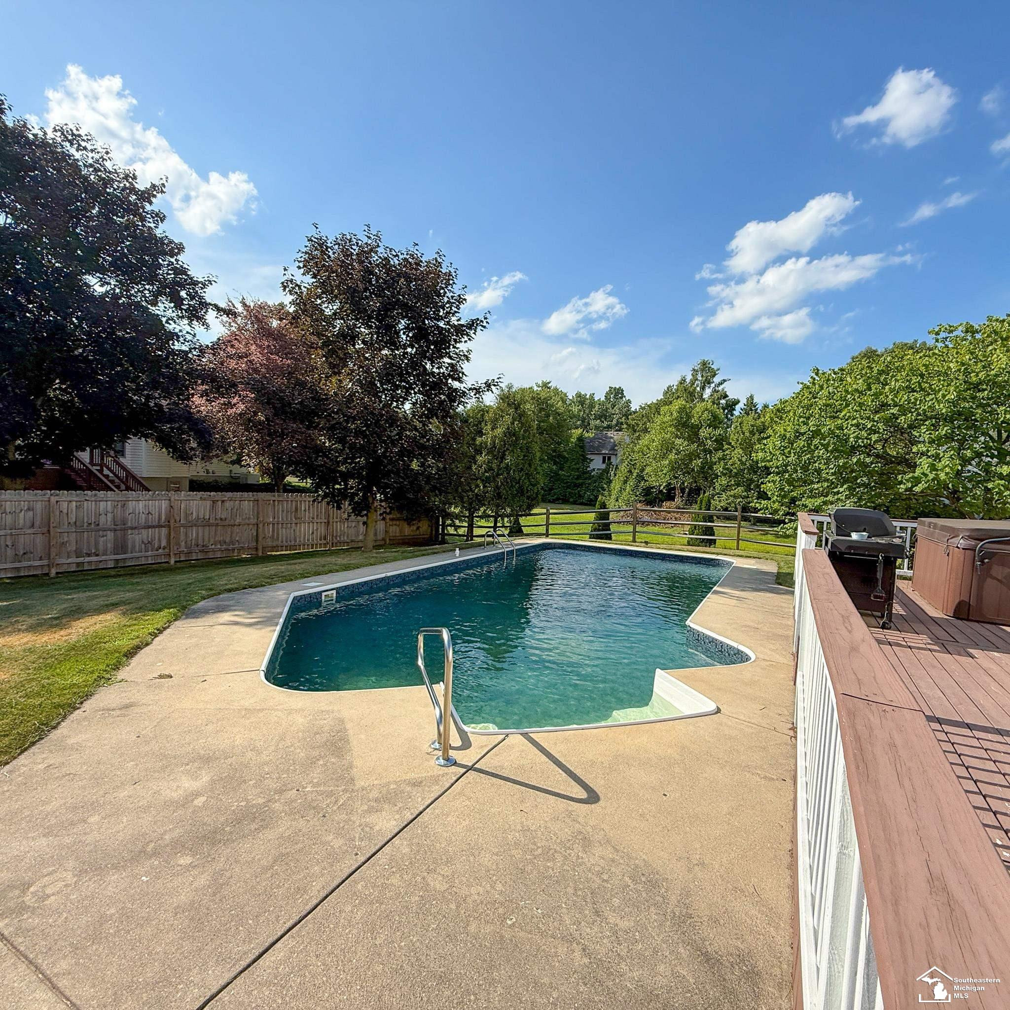8325 Waterford Drive, Lambertville, MI 48144 — Photo 43
