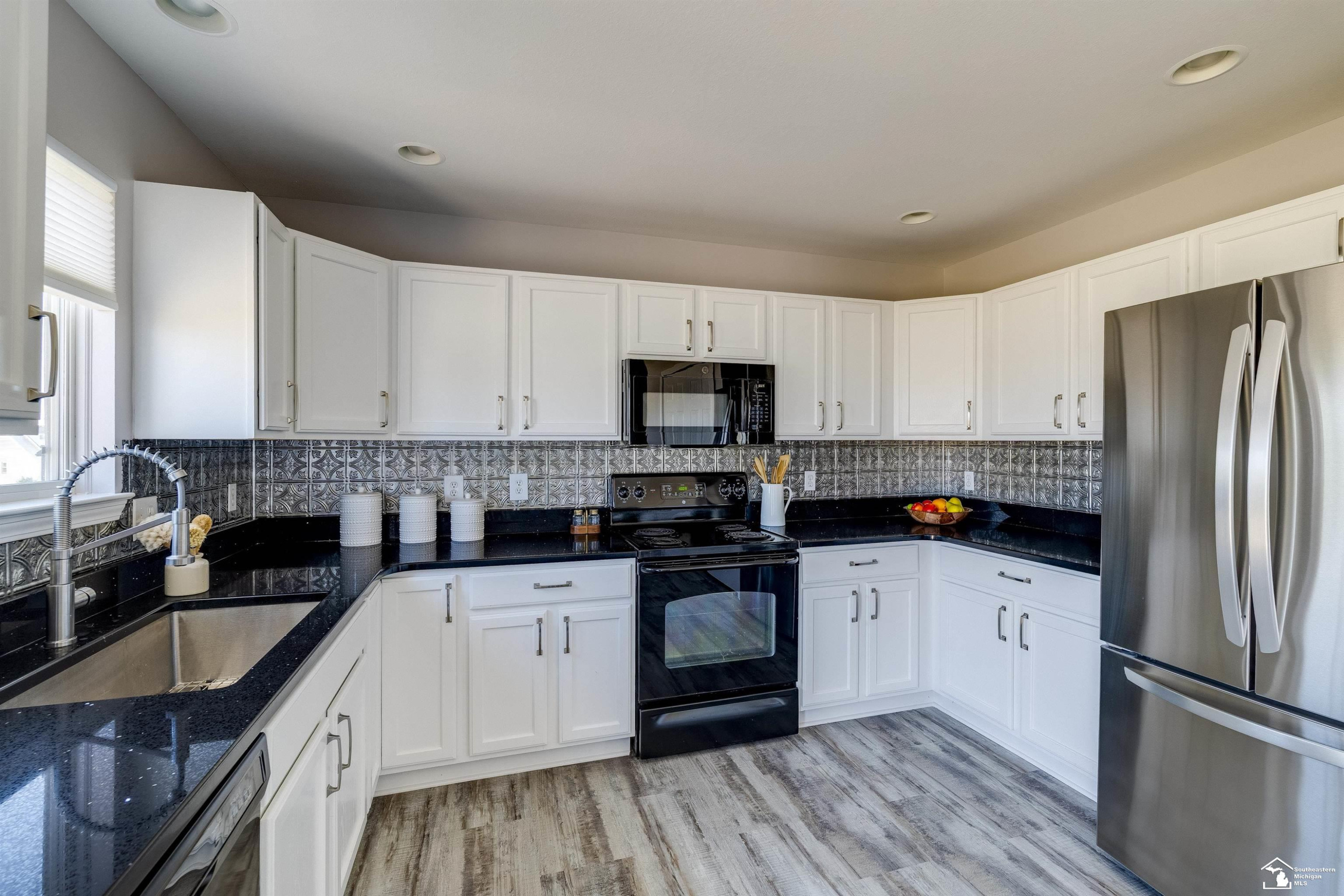704 Arbor Chase Drive, Dundee, MI 48131 — Photo 8