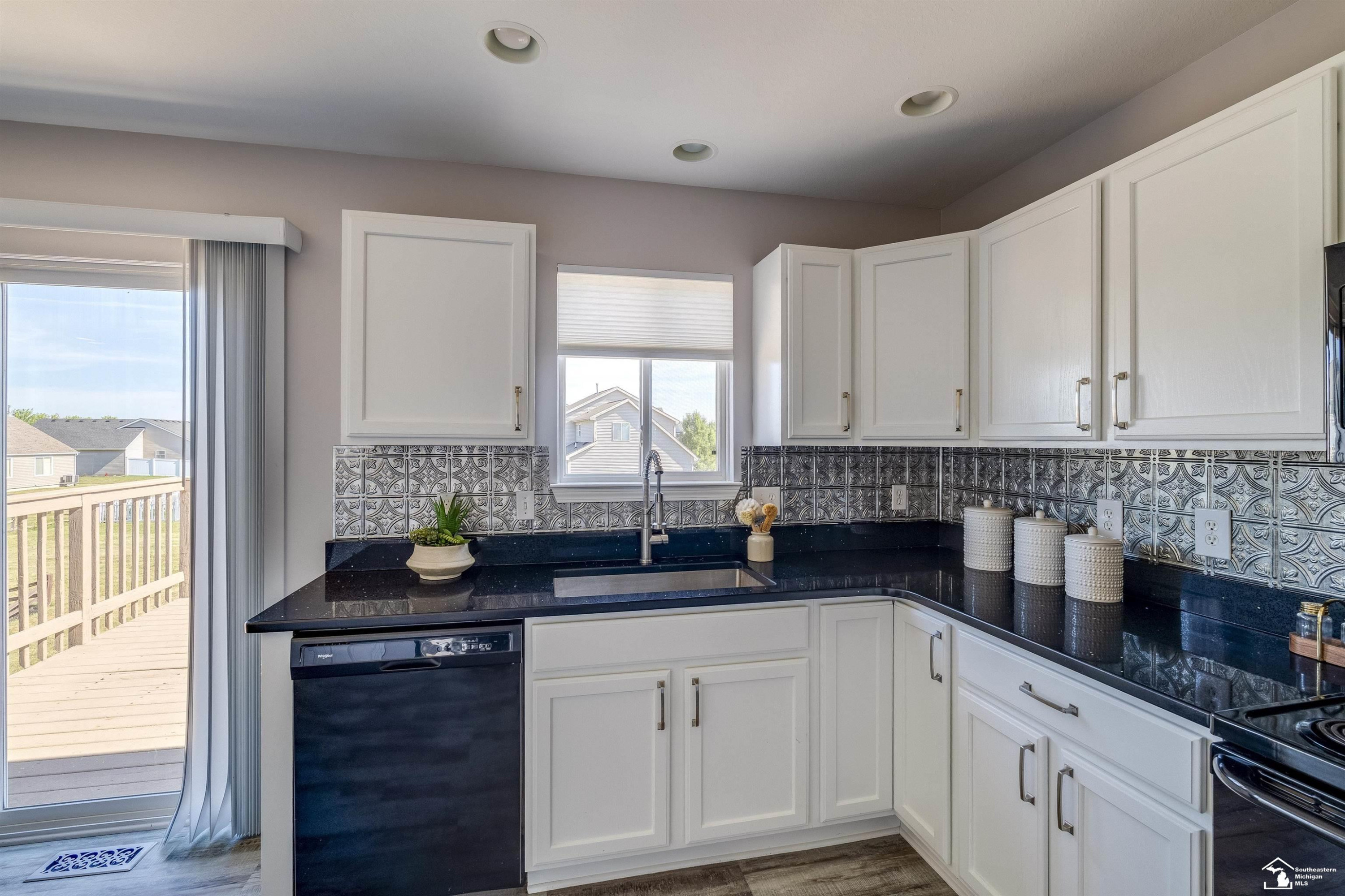 704 Arbor Chase Drive, Dundee, MI 48131 — Photo 9