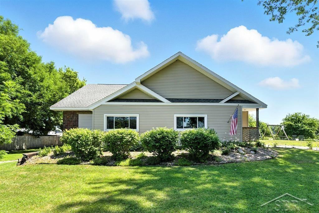 2515 S Eleven Mile Road, Auburn, MI 48611 — front exterior