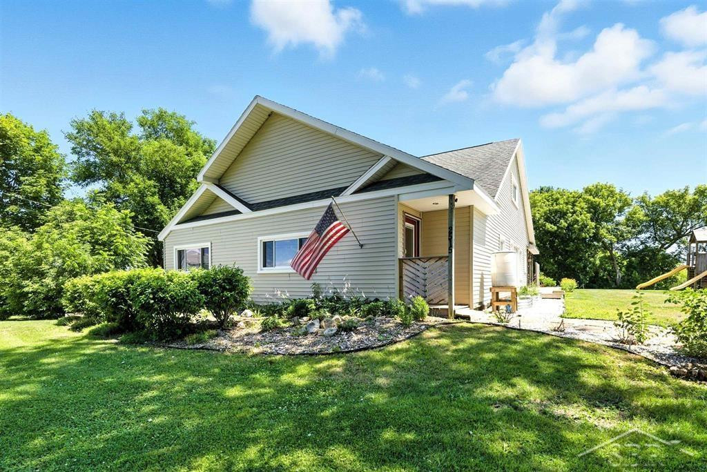 2515 S Eleven Mile Road, Auburn, MI 48611 — Photo 2
