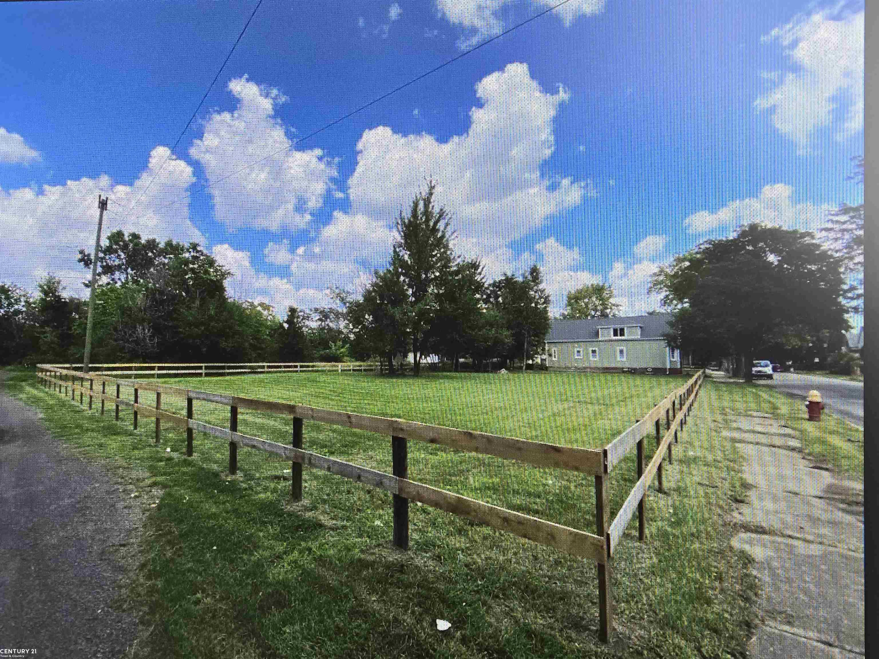 3625 E Ferry Street, Detroit, MI 48211