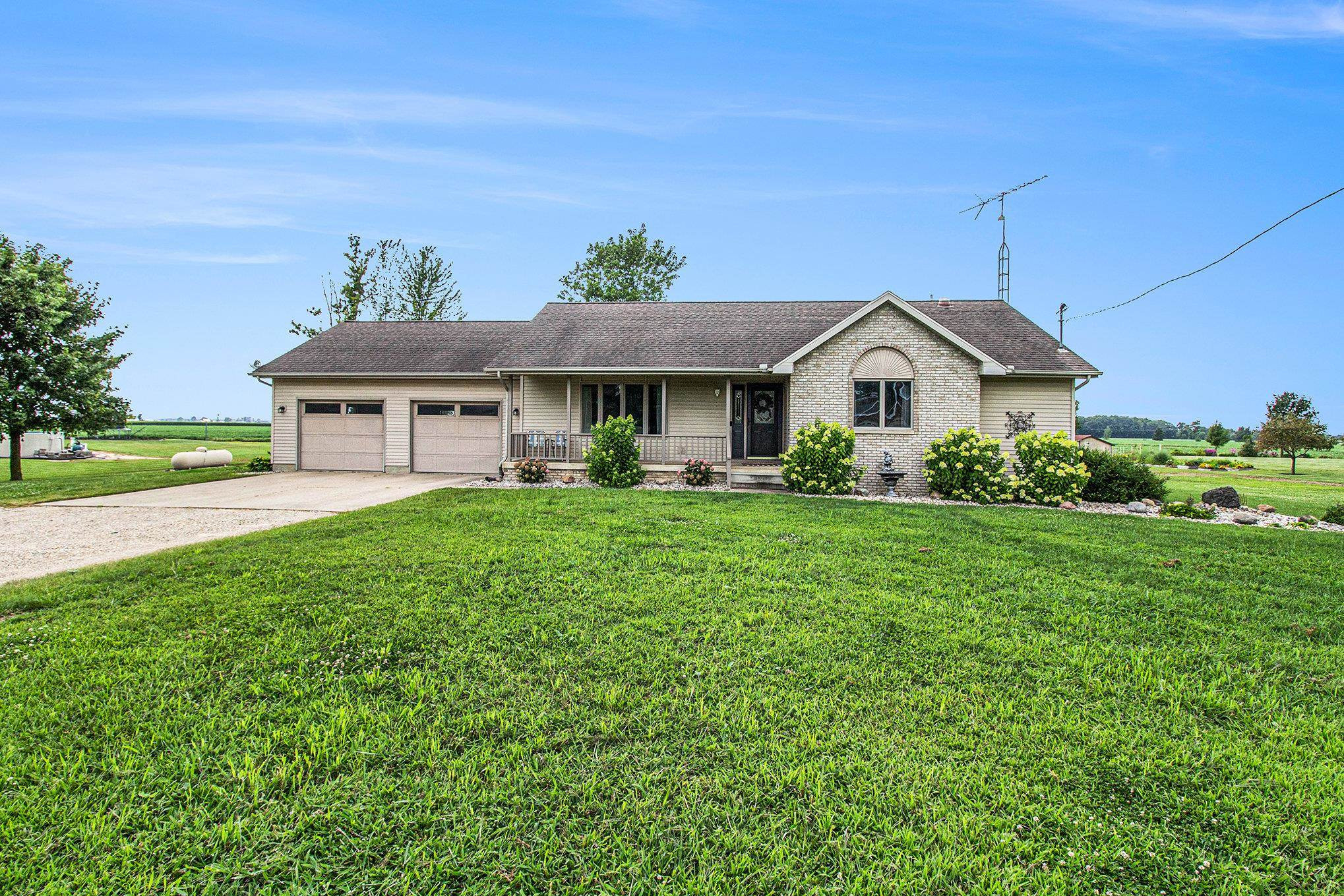 17260 East Road, New Lothrop, MI 48460 — front exterior
