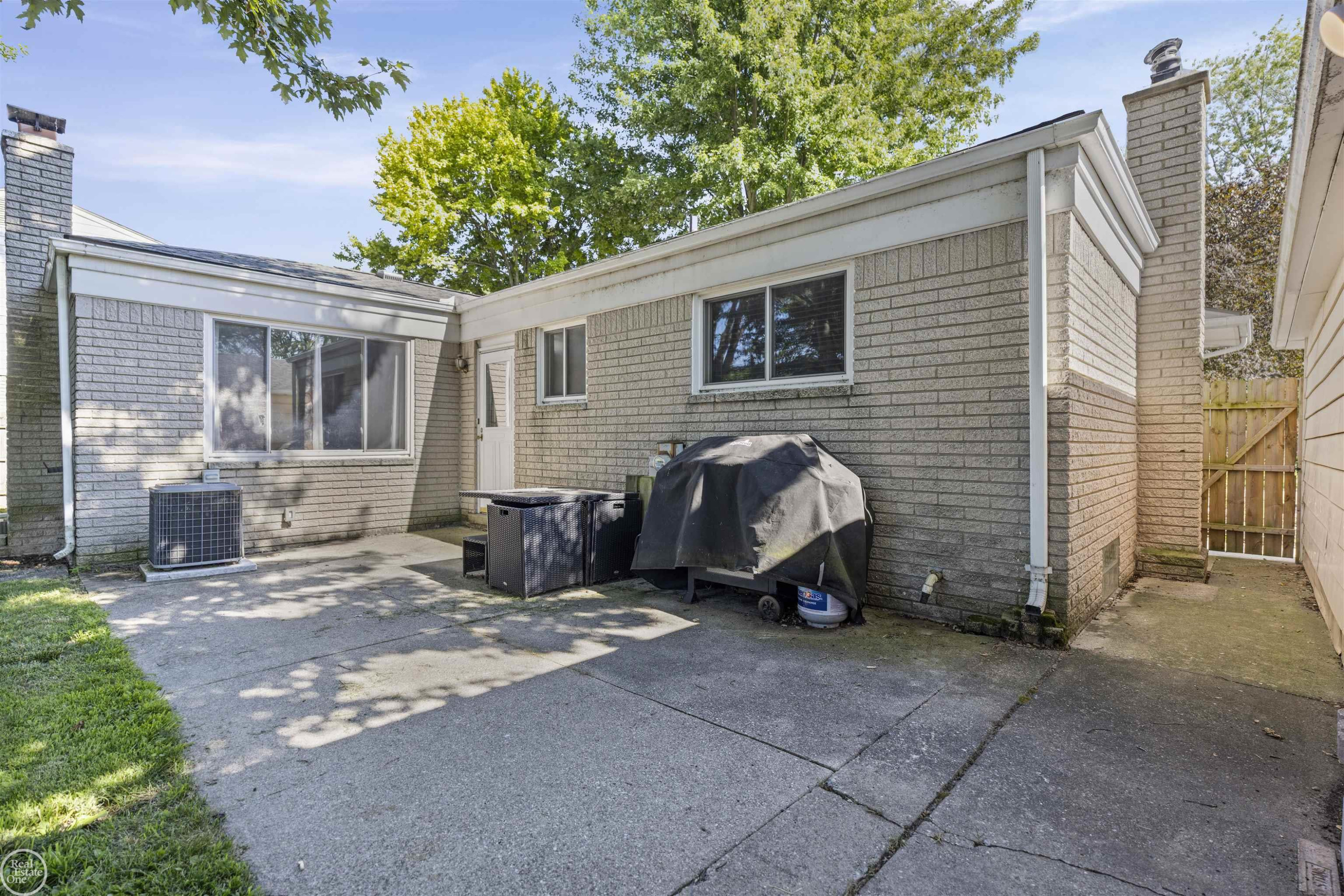 50196 Stonecrest Court, Chesterfield, MI 48047 — Photo 10