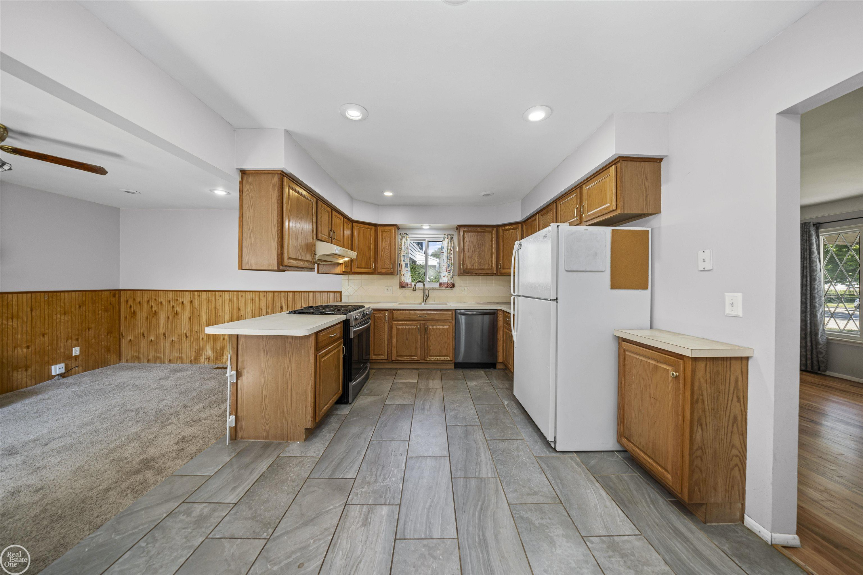 50196 Stonecrest Court, Chesterfield, MI 48047 — Photo 17