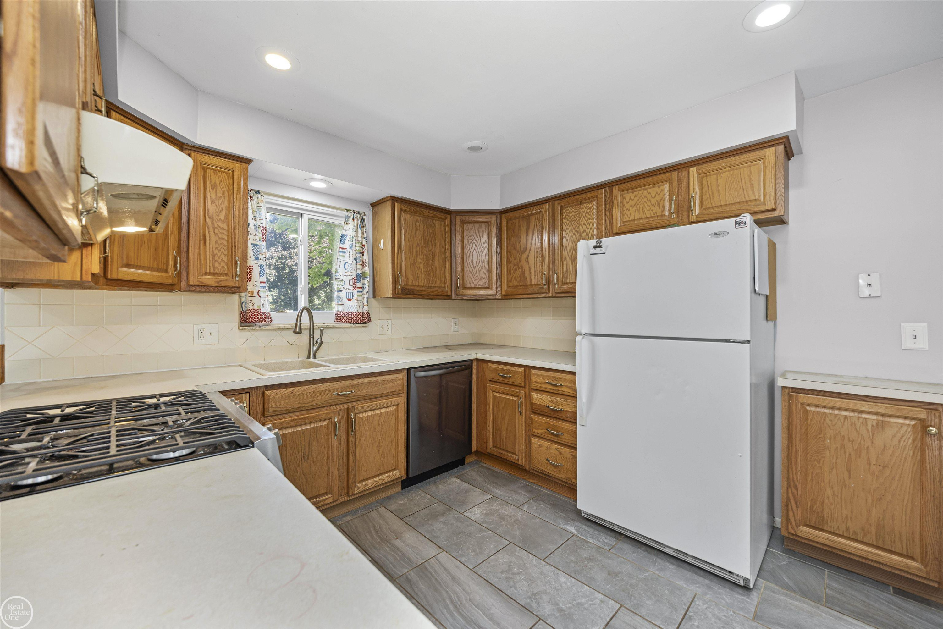 50196 Stonecrest Court, Chesterfield, MI 48047 — Photo 18