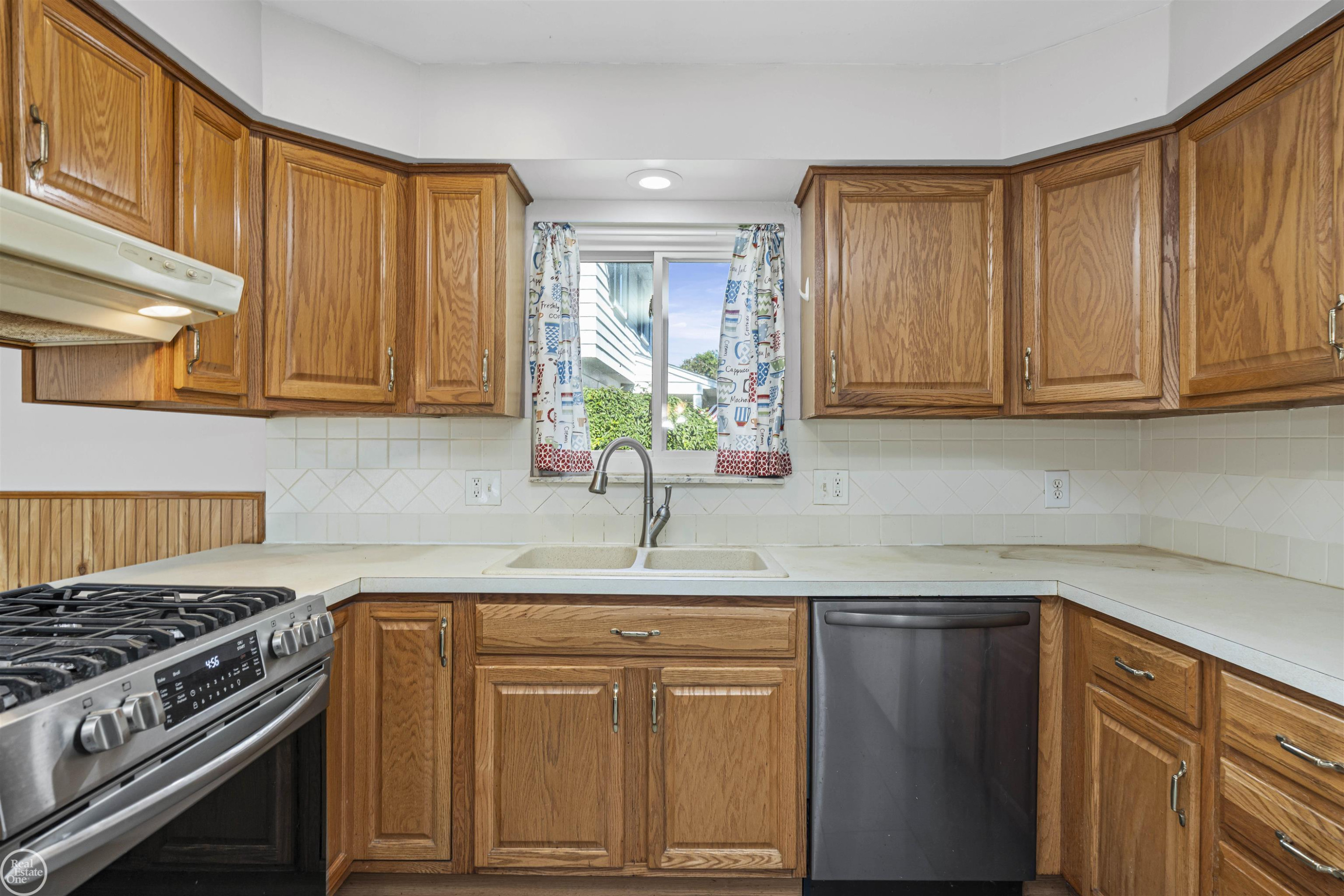 50196 Stonecrest Court, Chesterfield, MI 48047 — Photo 19