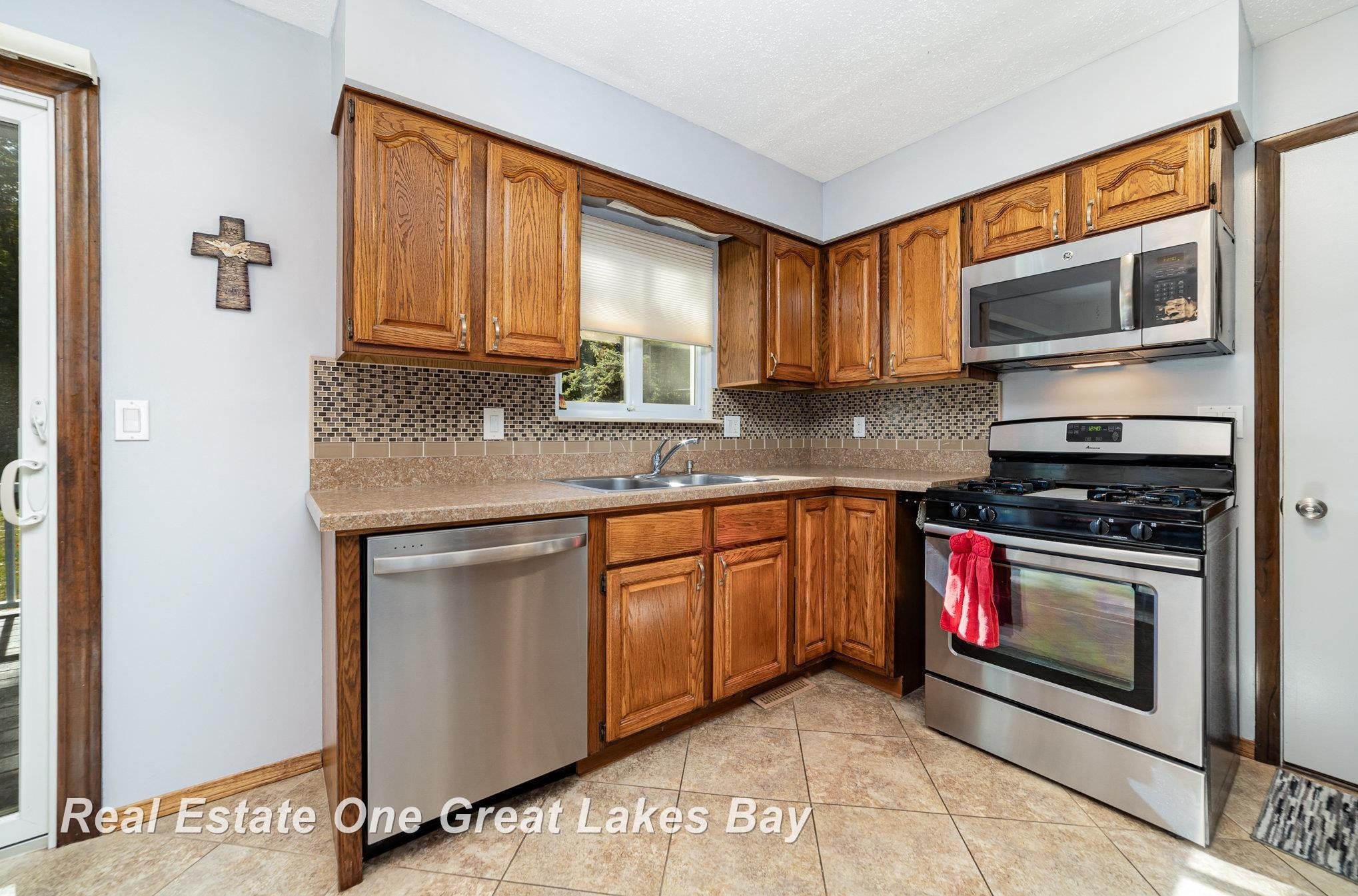 3818 Jim Drive, Bridgeport, MI 48722 — Photo 6