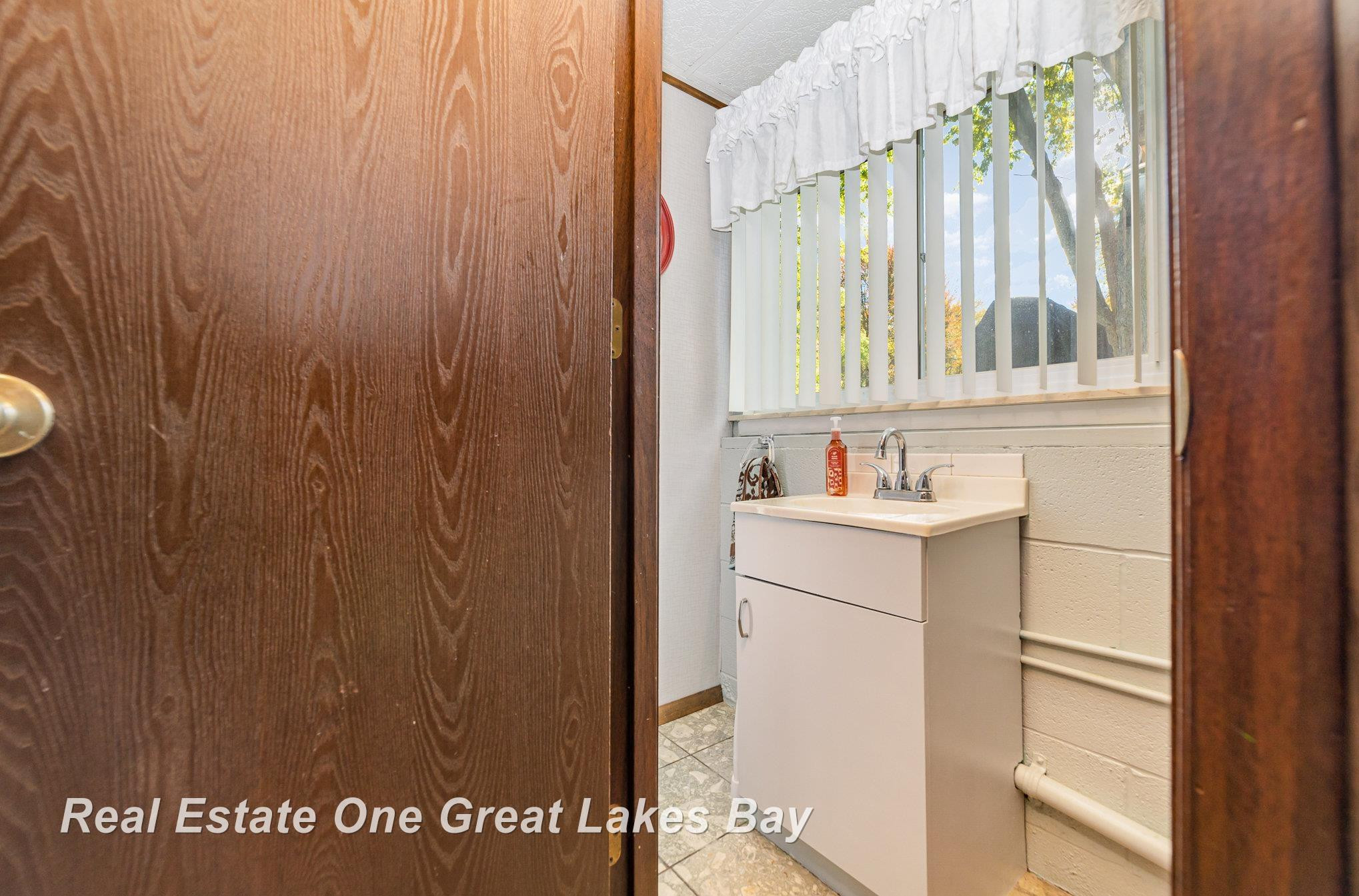 3818 Jim Drive, Bridgeport, MI 48722 — Photo 17