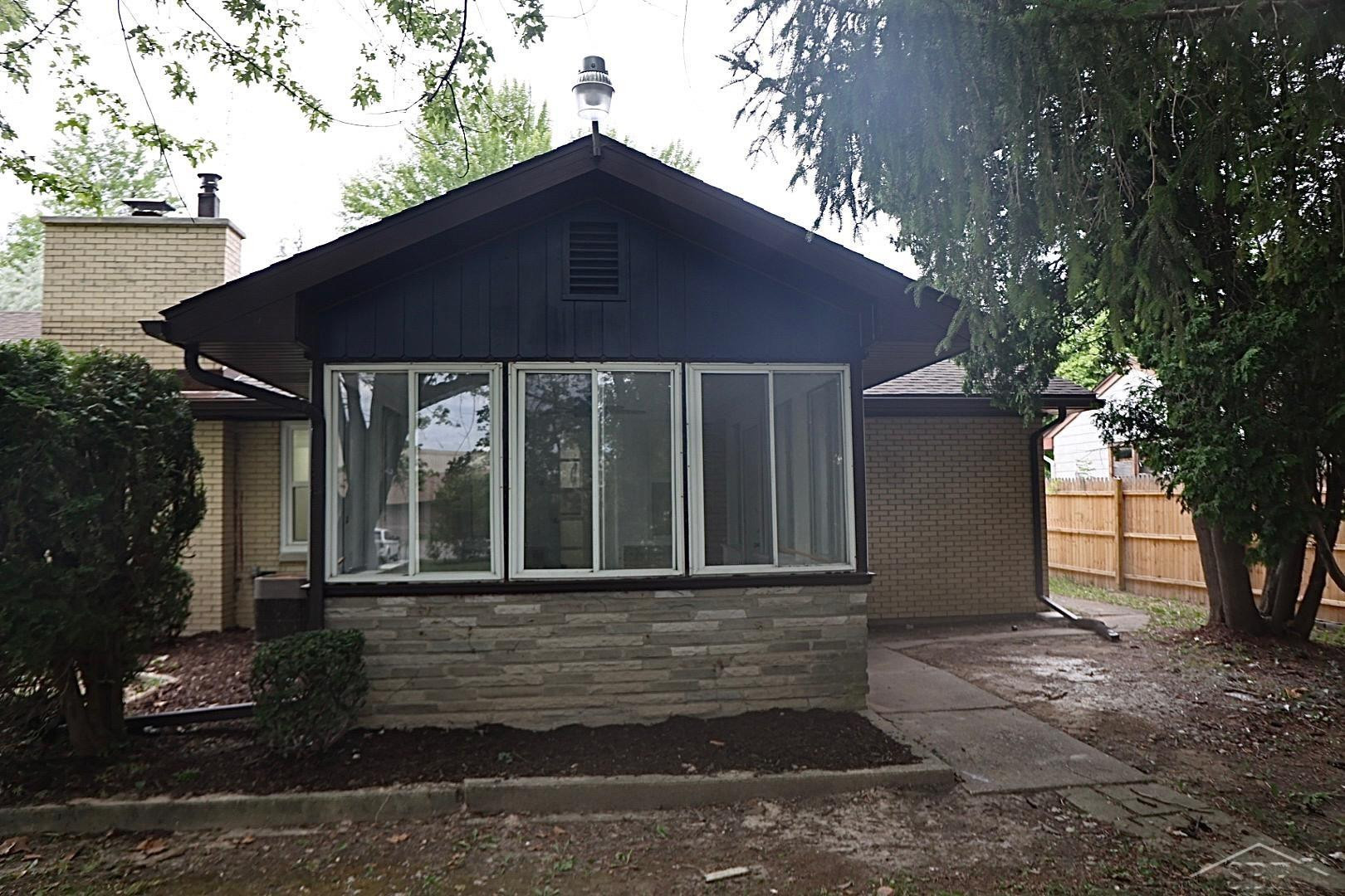 1932 S Outer Drive, Saginaw, MI 48601 — Photo 4