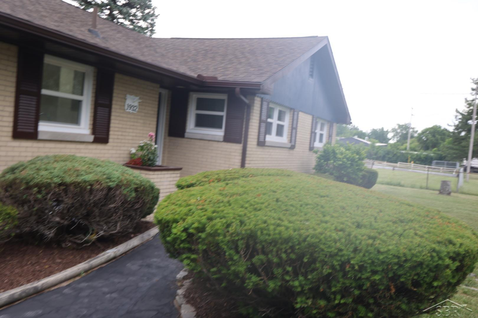 1932 S Outer Drive, Saginaw, MI 48601 — Photo 6