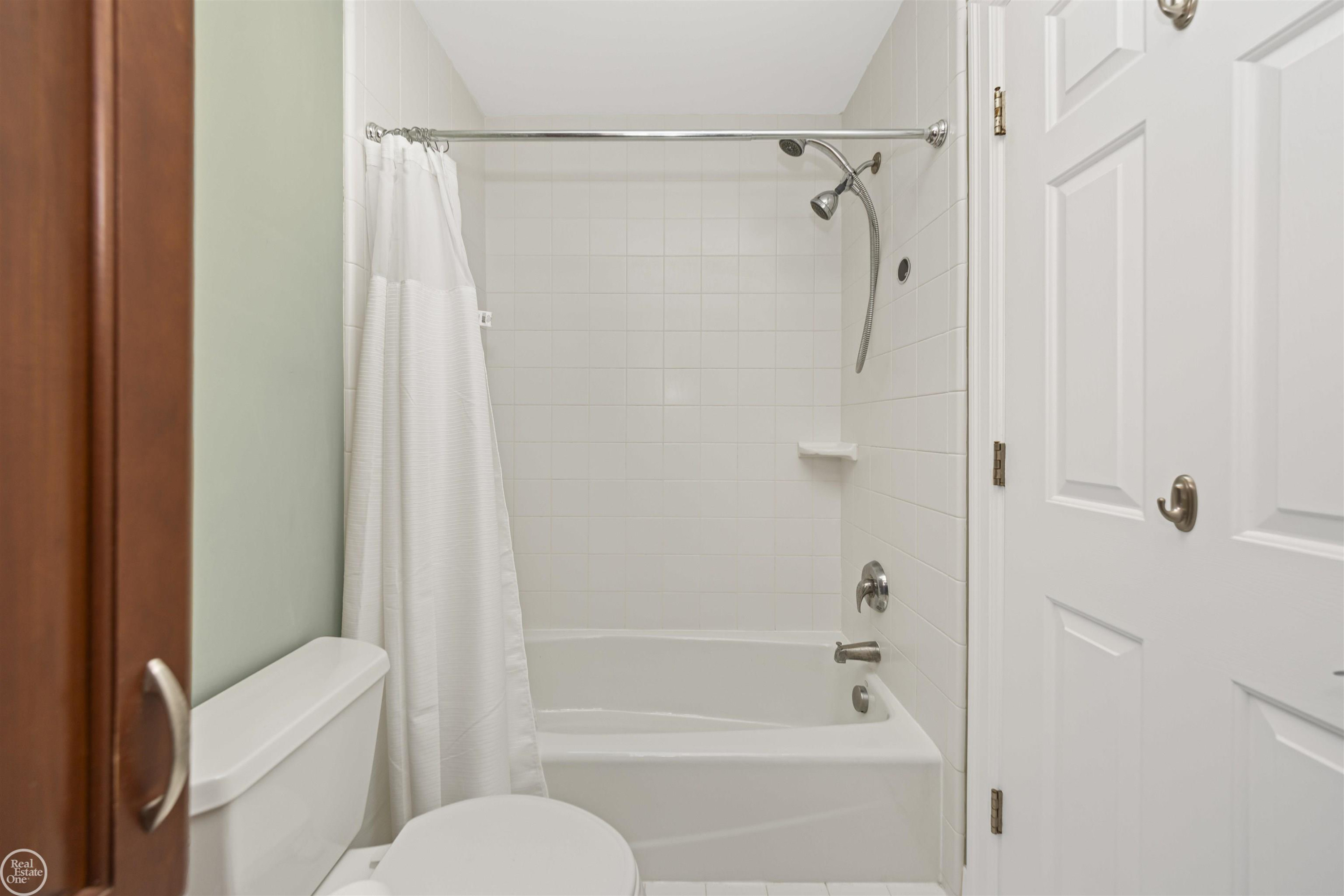 54435 Birchwood Drive, South Lyon, MI 48178 — Photo 35