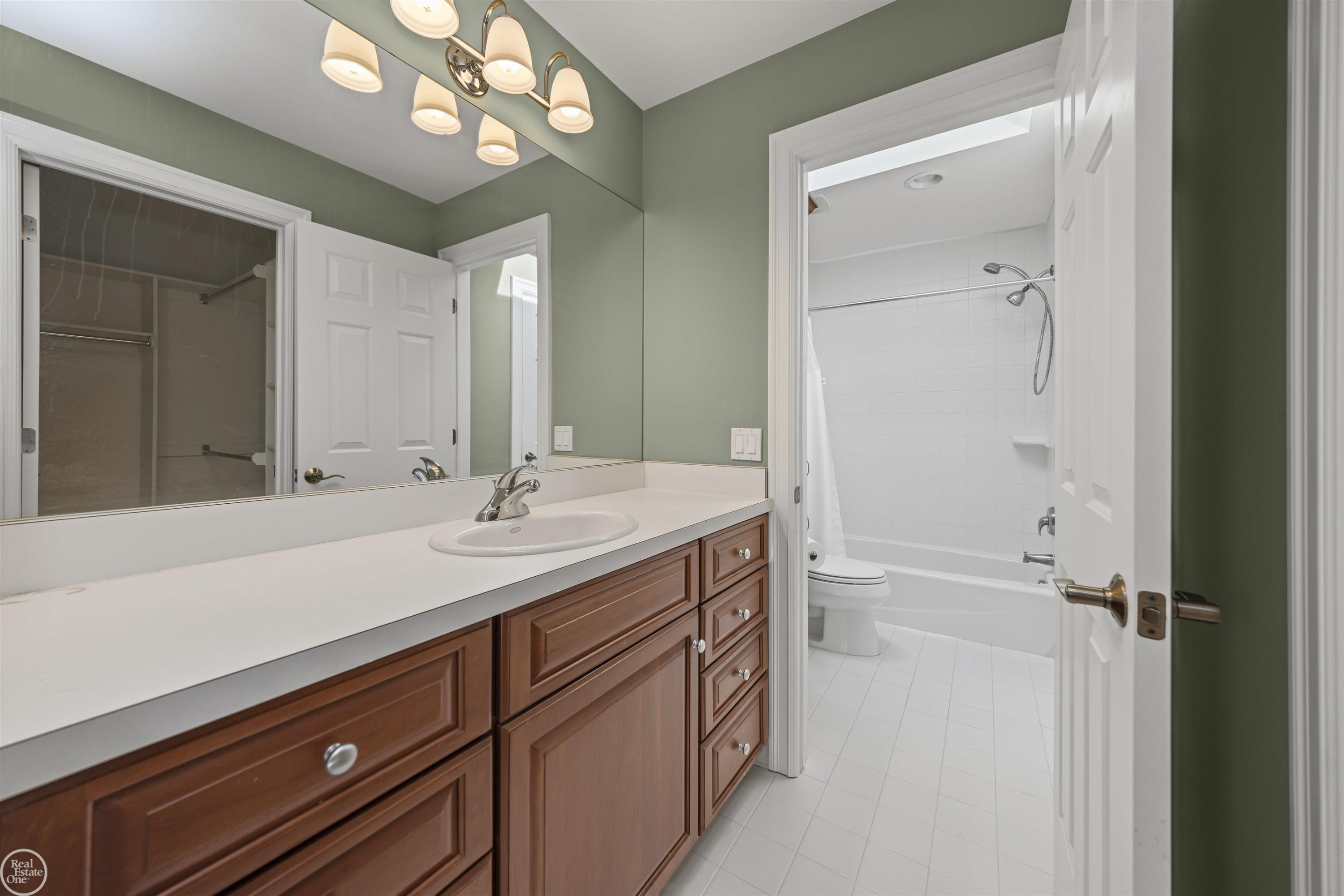 54435 Birchwood Drive, South Lyon, MI 48178 — Photo 36