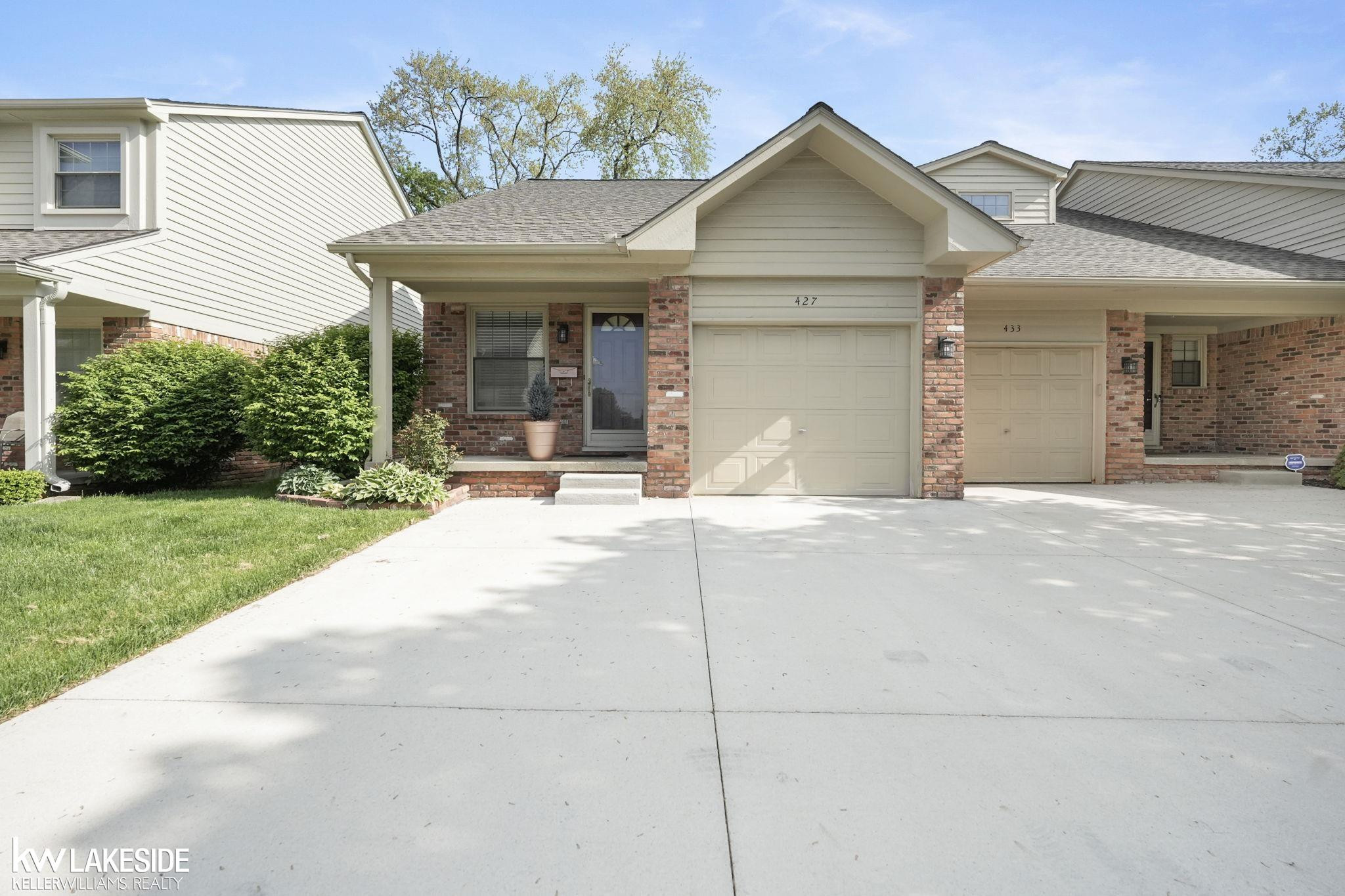 427 Oakgrove Court, MI — Photo 2