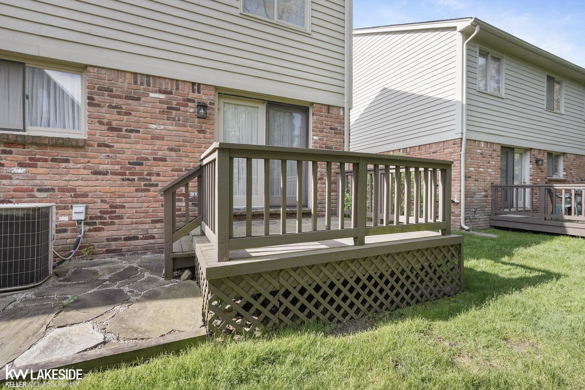 427 Oakgrove Court, MI — Photo 3