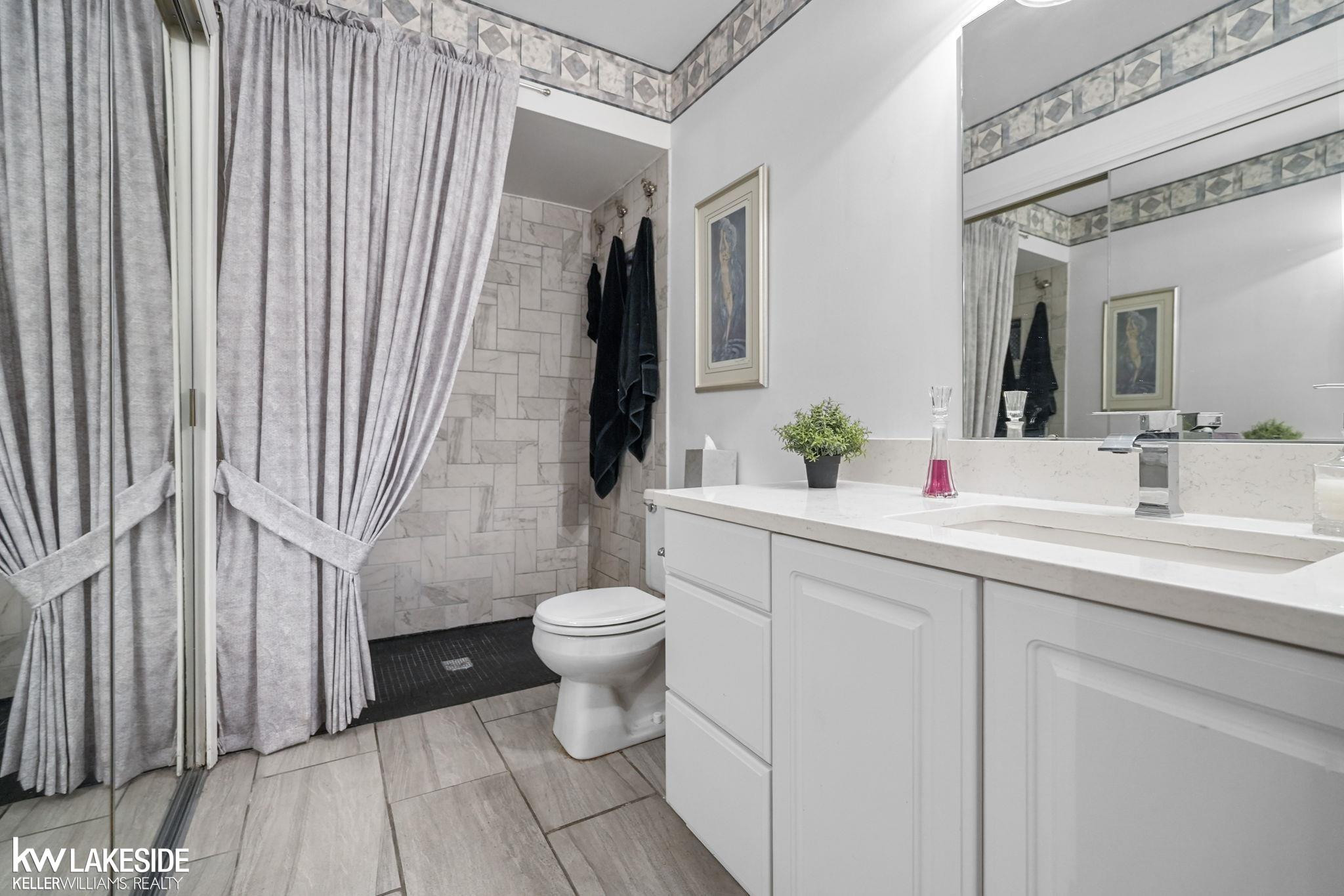 427 Oakgrove Court, MI — Photo 5