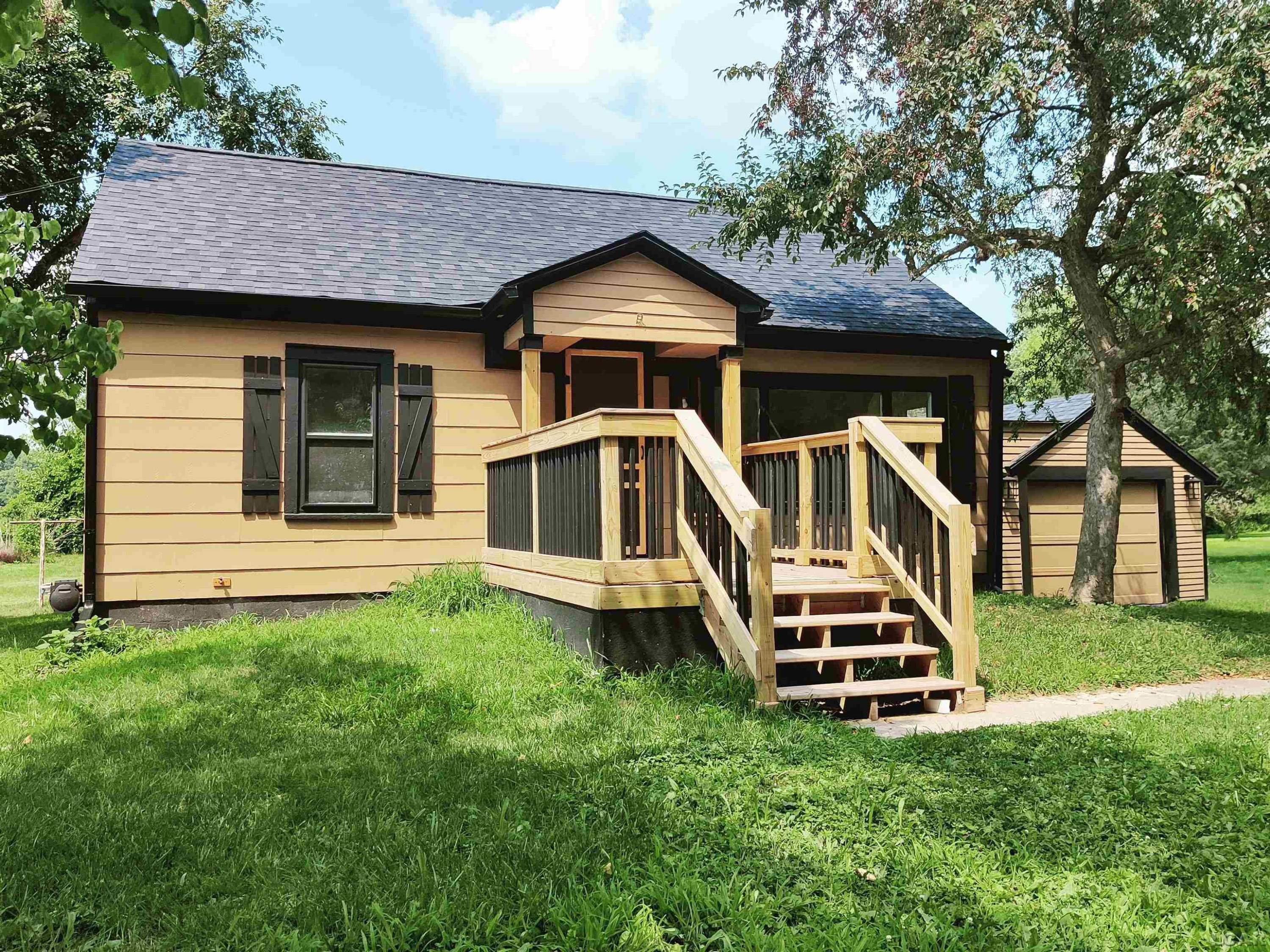 356 S Monroe Street, Blissfield, MI 49228 — front exterior