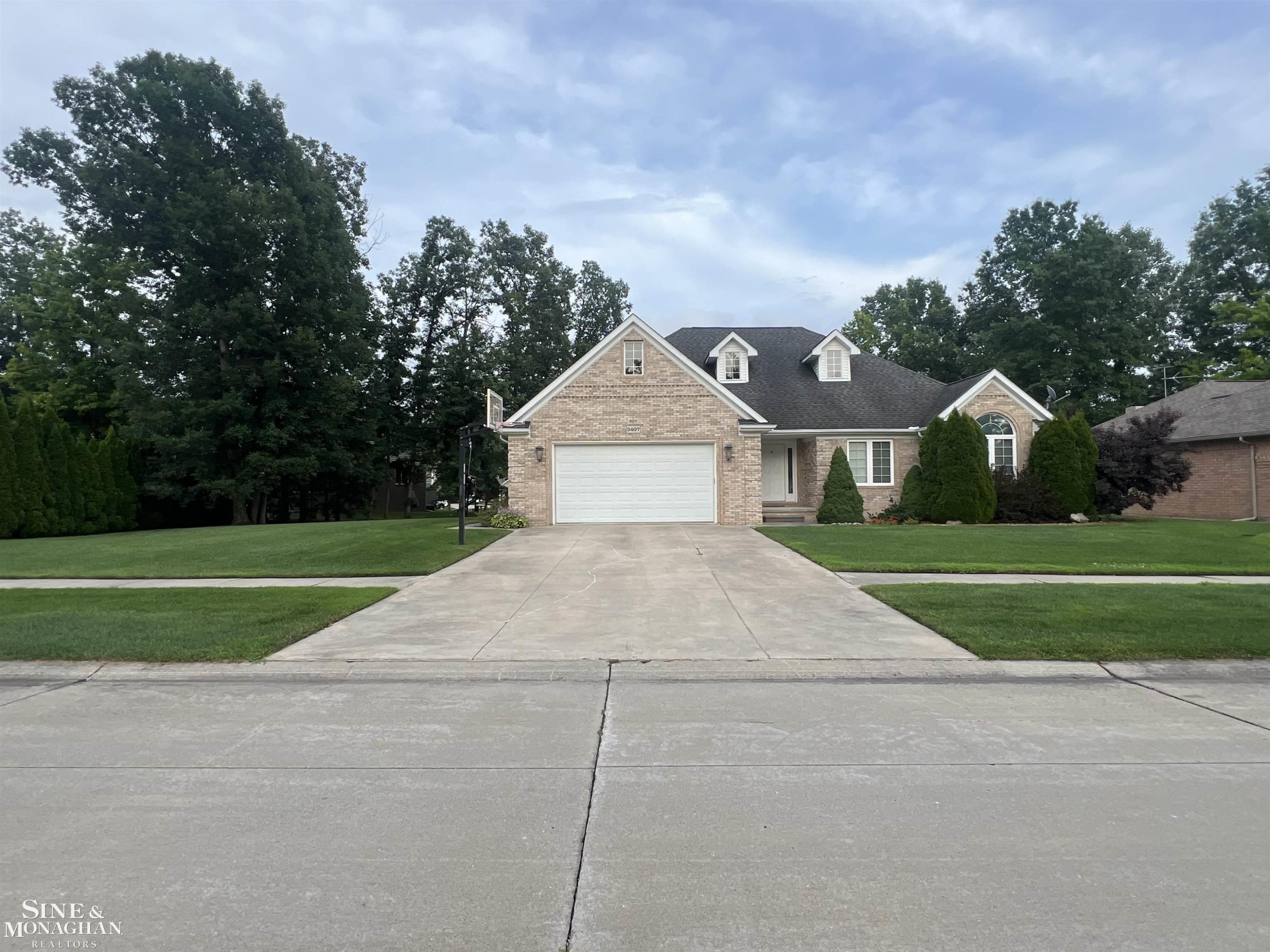 3407 Round Tree Drive, MI — Photo 3
