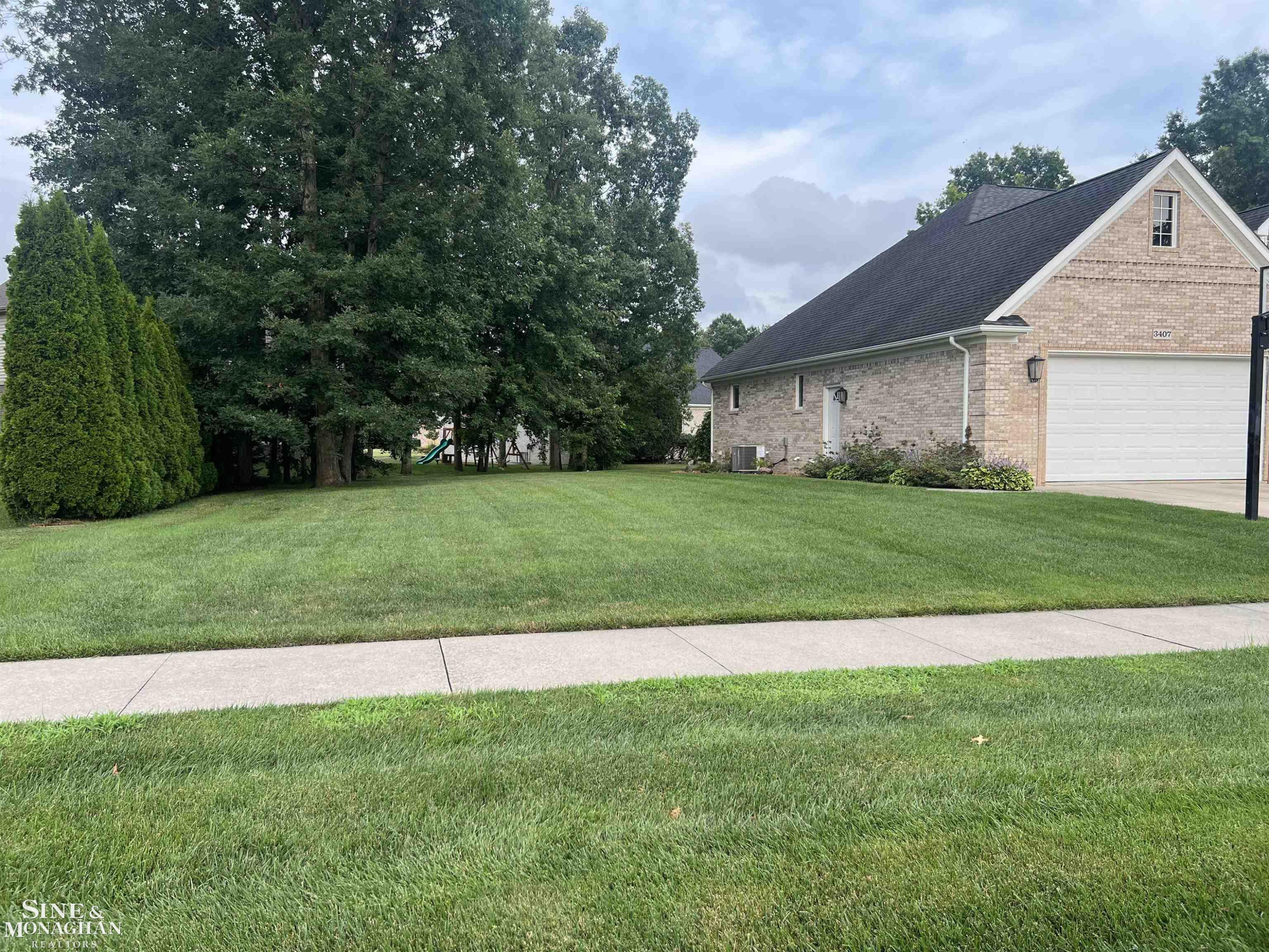 3407 Round Tree Drive, MI — Photo 4