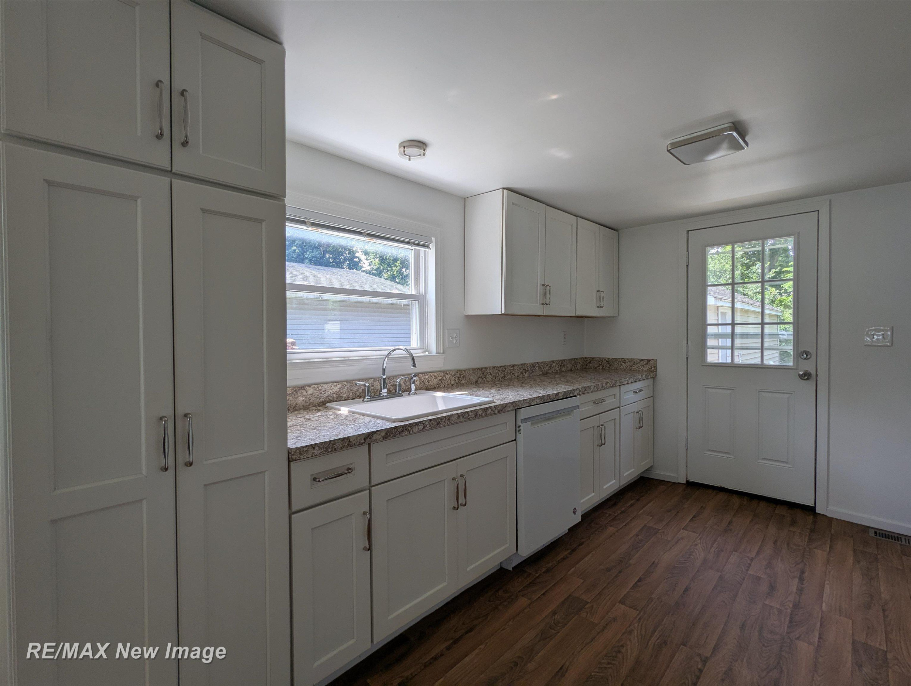4212 Pineport Road, Bridgeport, MI 48722 — Photo 8