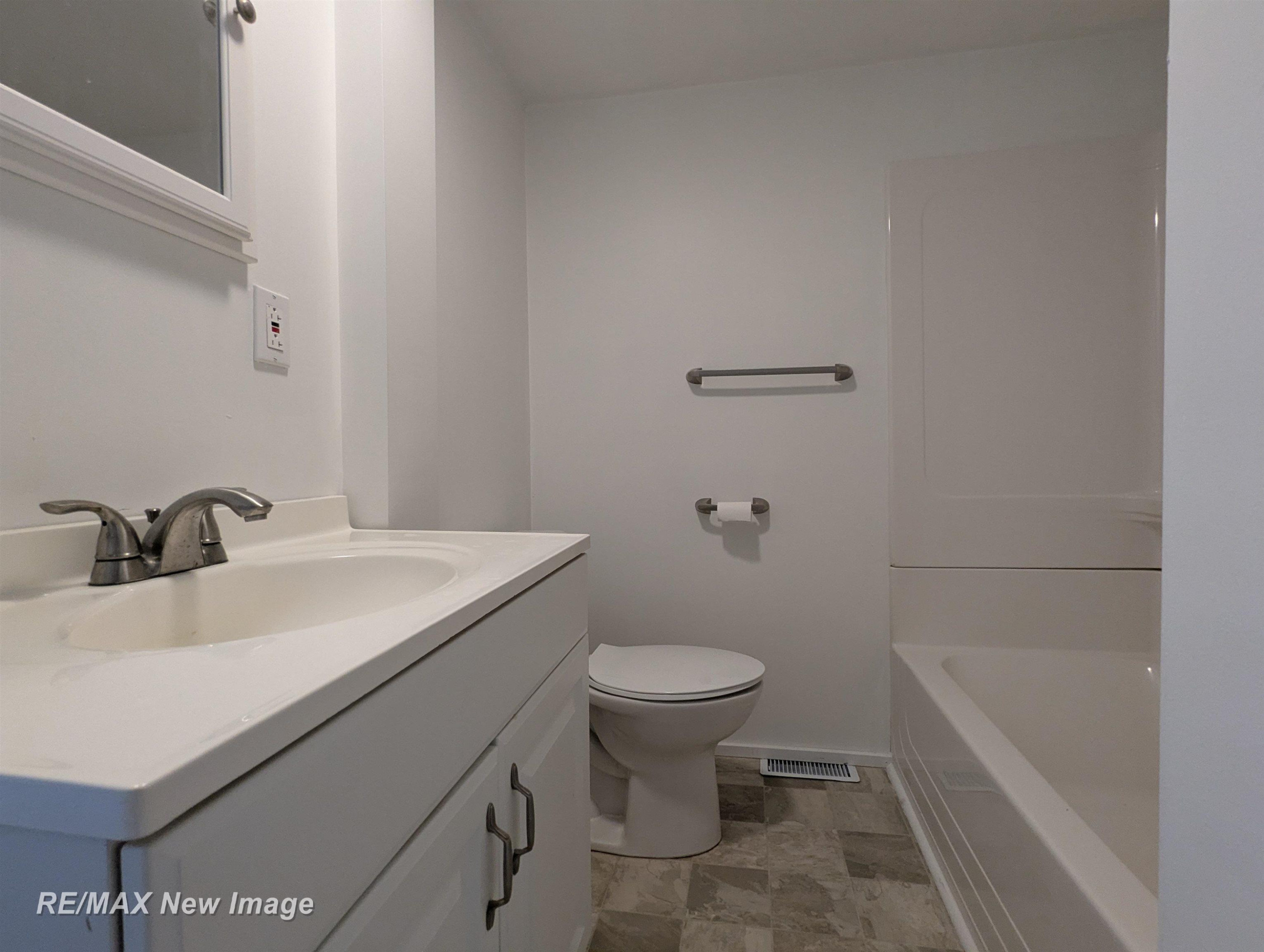 4212 Pineport Road, Bridgeport, MI 48722 — Photo 13