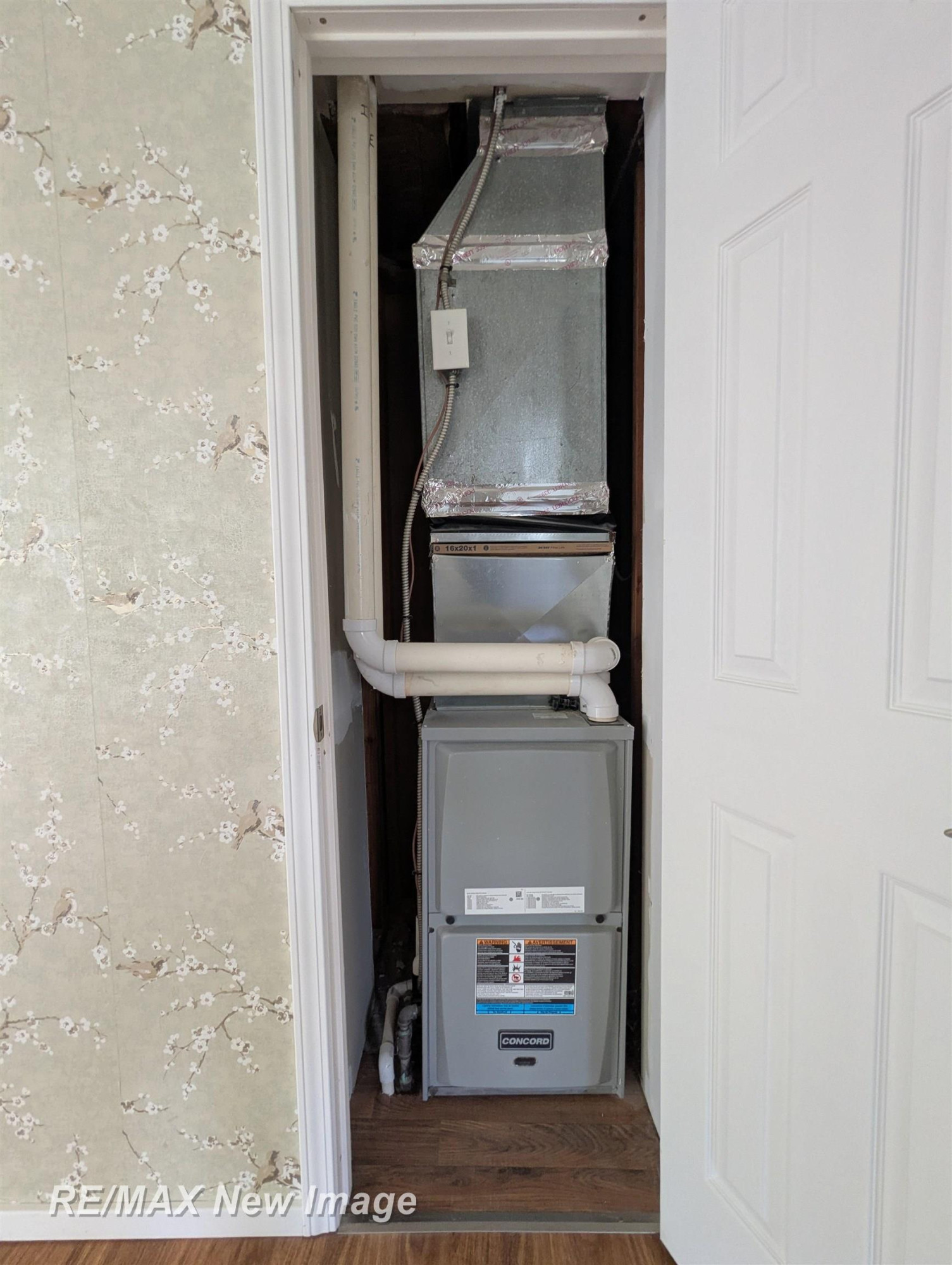 4212 Pineport Road, Bridgeport, MI 48722 — Photo 17