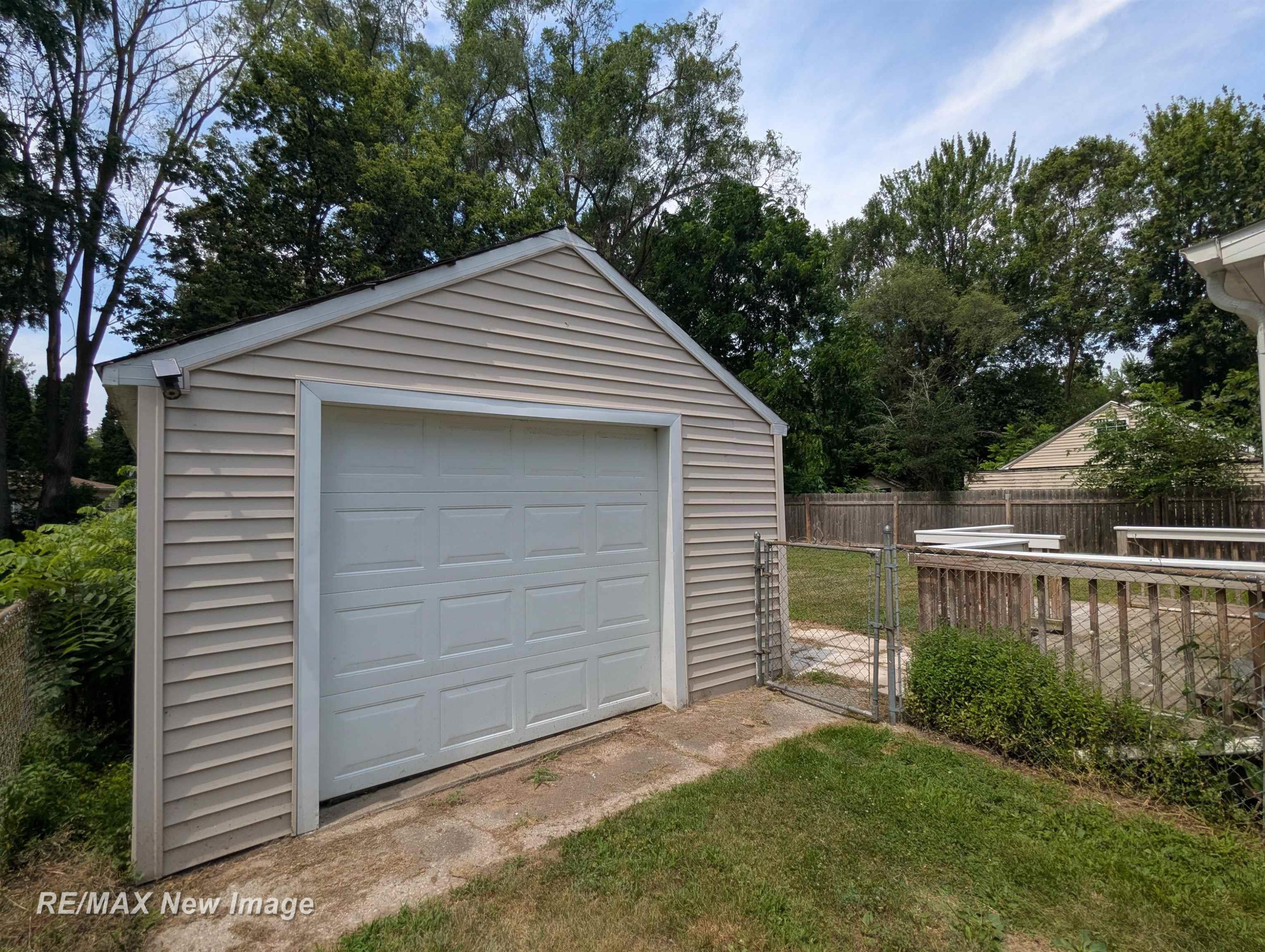 4212 Pineport Road, Bridgeport, MI 48722 — Photo 21
