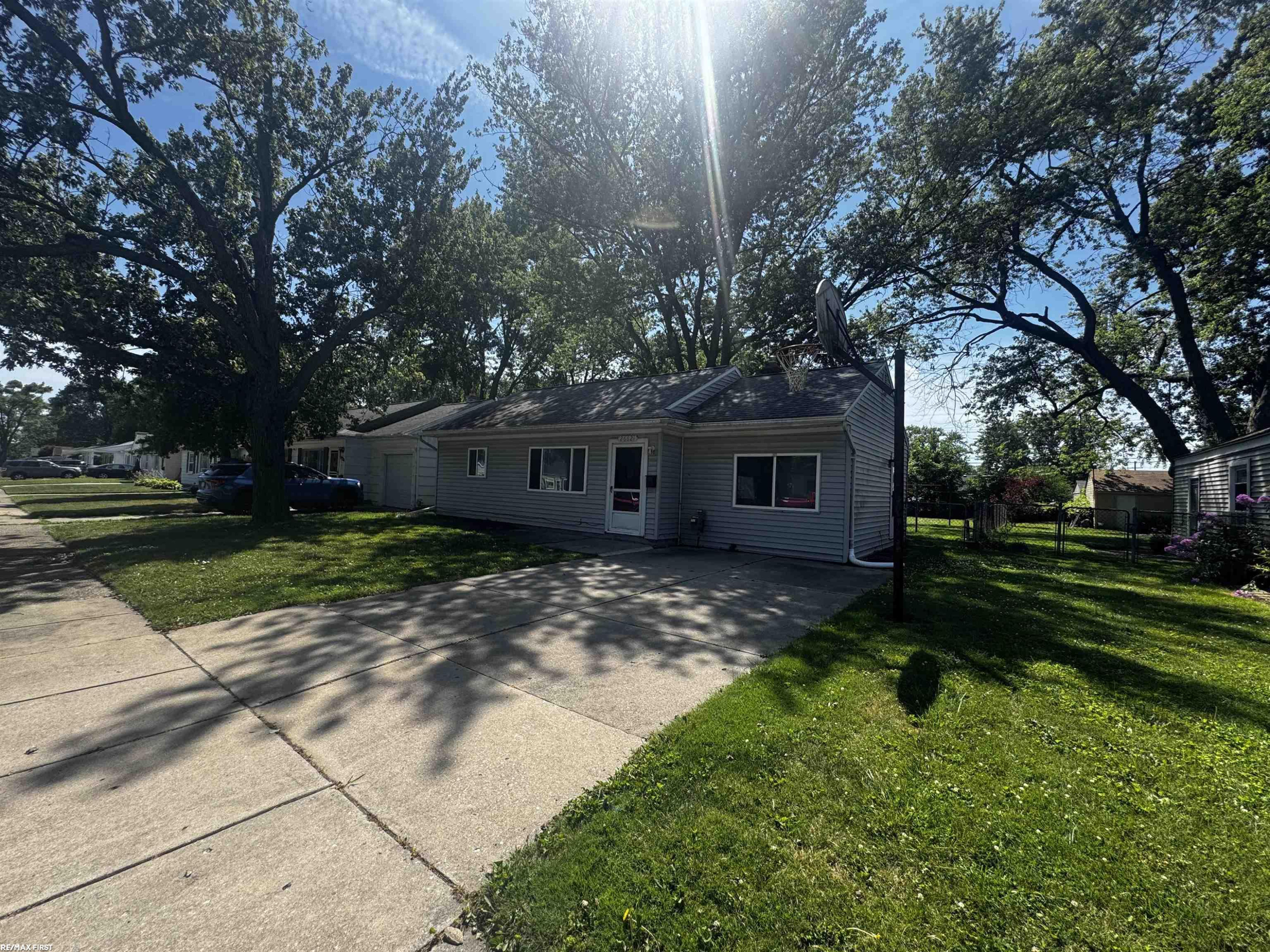 26621 KATHY Street, Roseville, MI 48066 — Photo 2