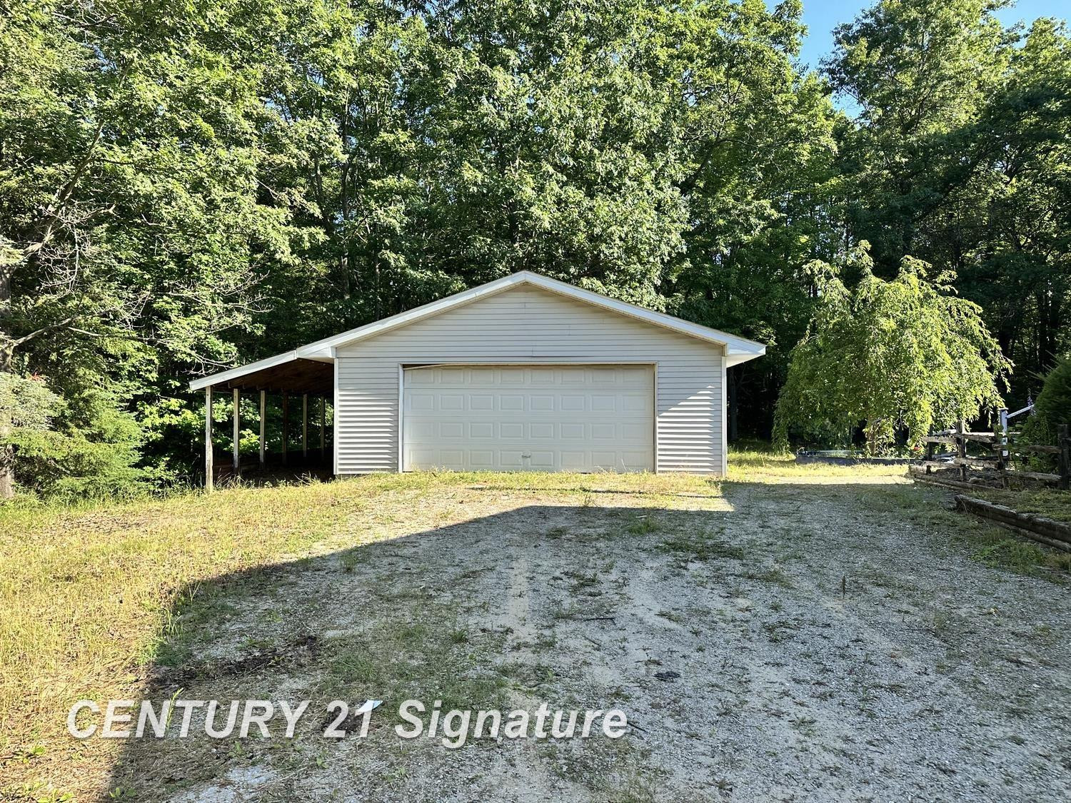 2901 E Rose City Road, Lupton, MI 48635 — Photo 2