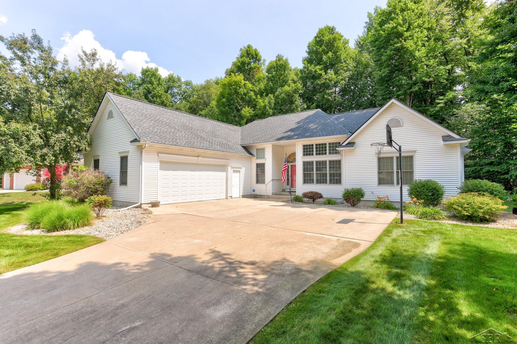 8646 Wandering Way, Freeland, MI 48623 — Photo 2