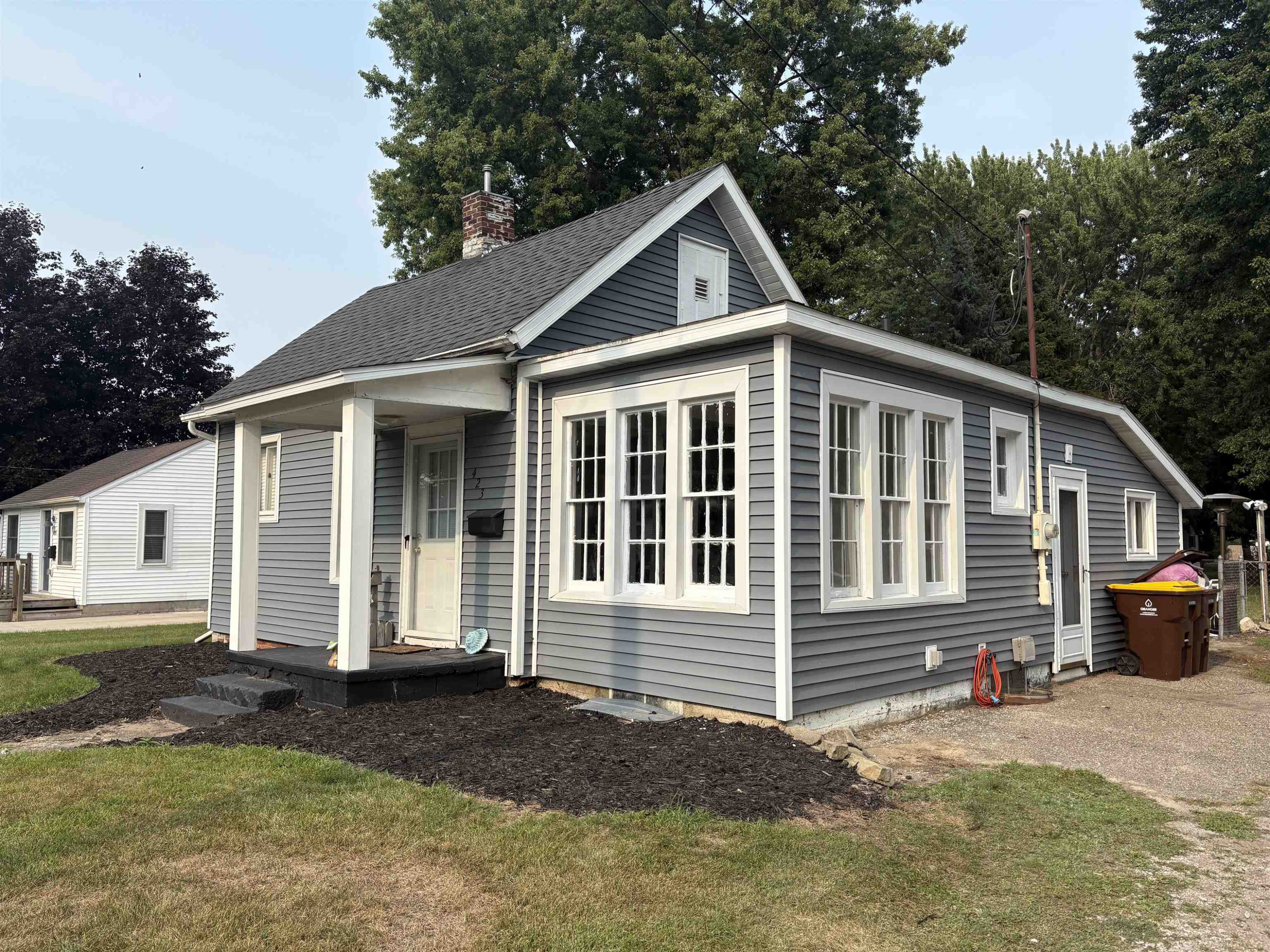 423 S Line Street, Chesaning, MI 48616 — Photo 2