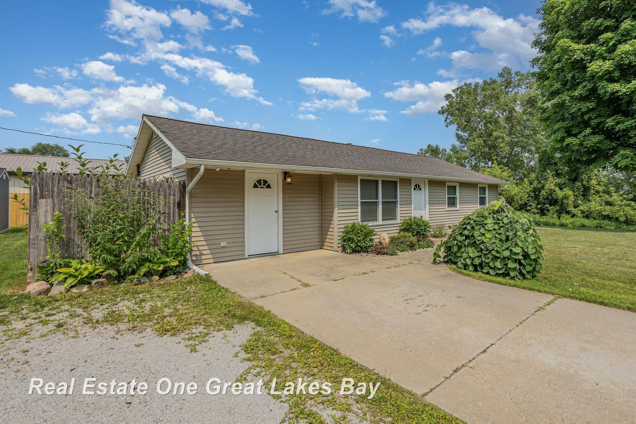 131 E 6th Street, Oakley, MI 48649 — Photo 3