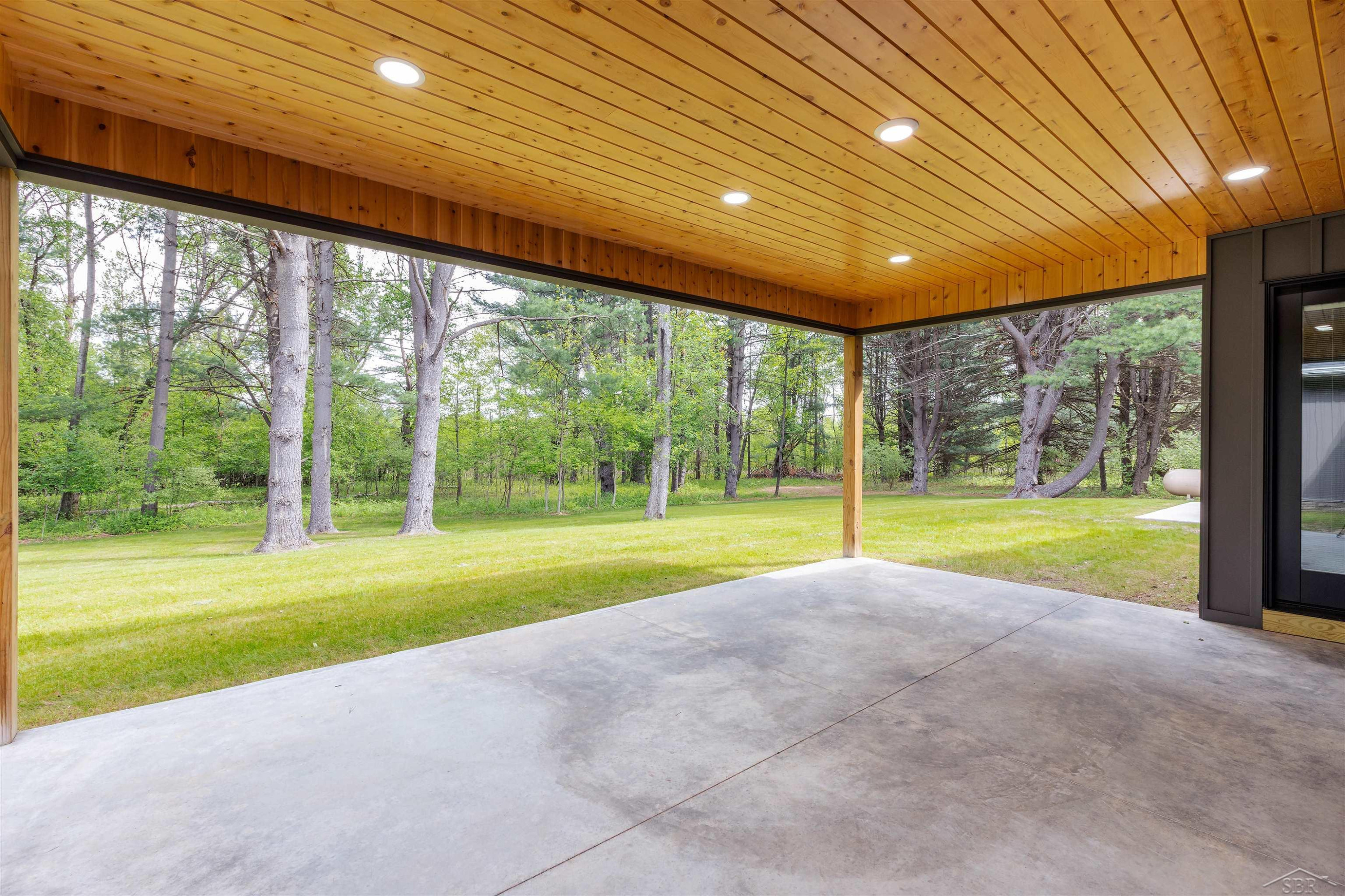 2291 E Maple Road, Clare, MI 48617 — Photo 38