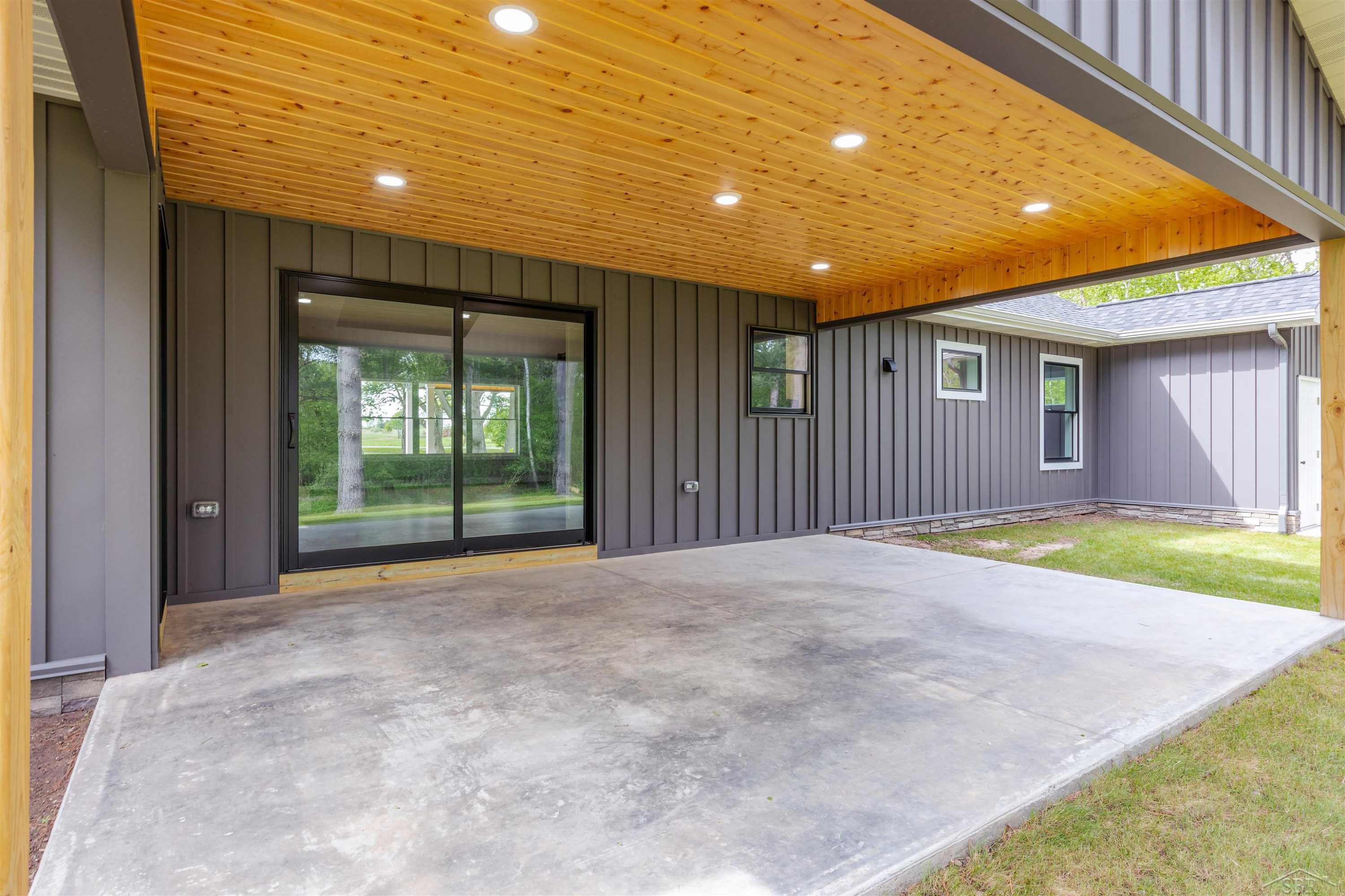 2291 E Maple Road, Clare, MI 48617 — Photo 39