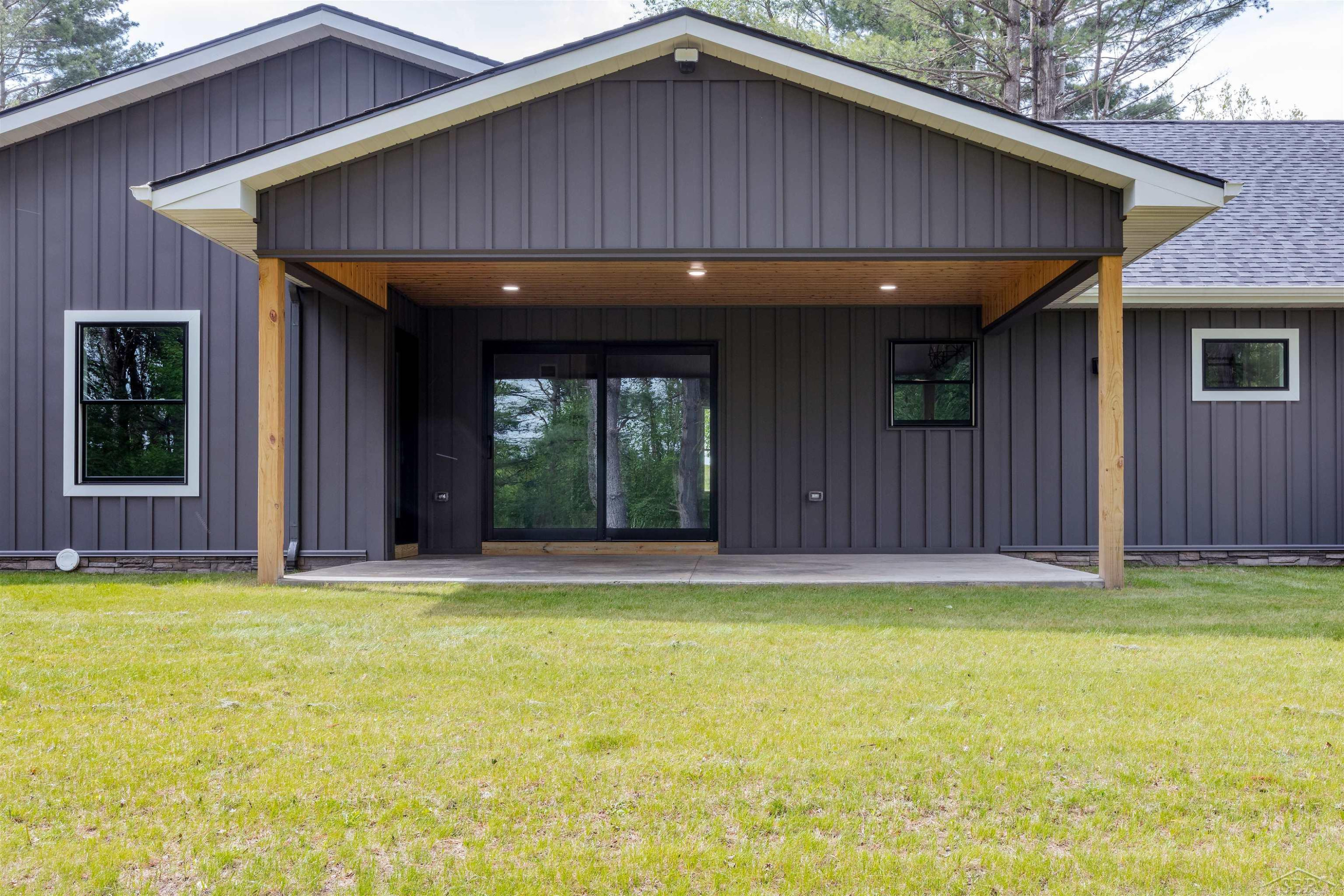 2291 E Maple Road, Clare, MI 48617 — Photo 46