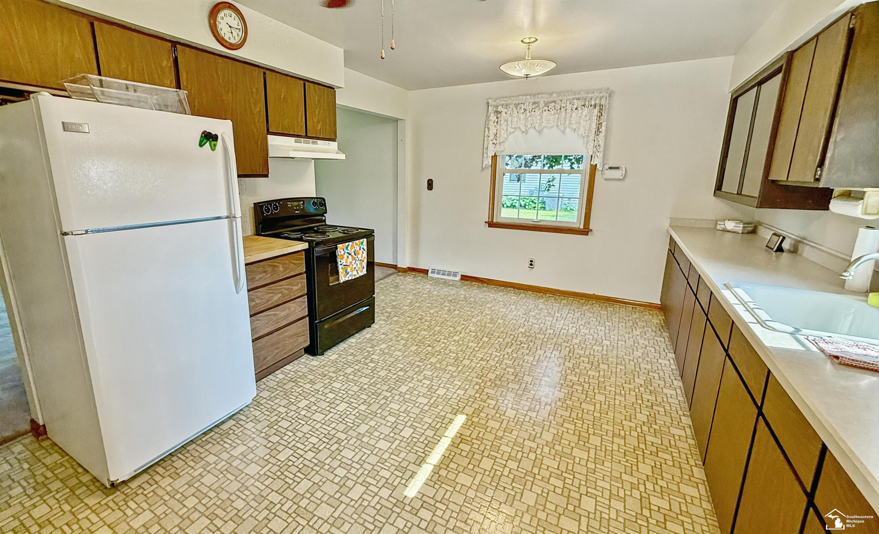 11595 Grafton Road, Carleton, MI 48117 — Photo 7