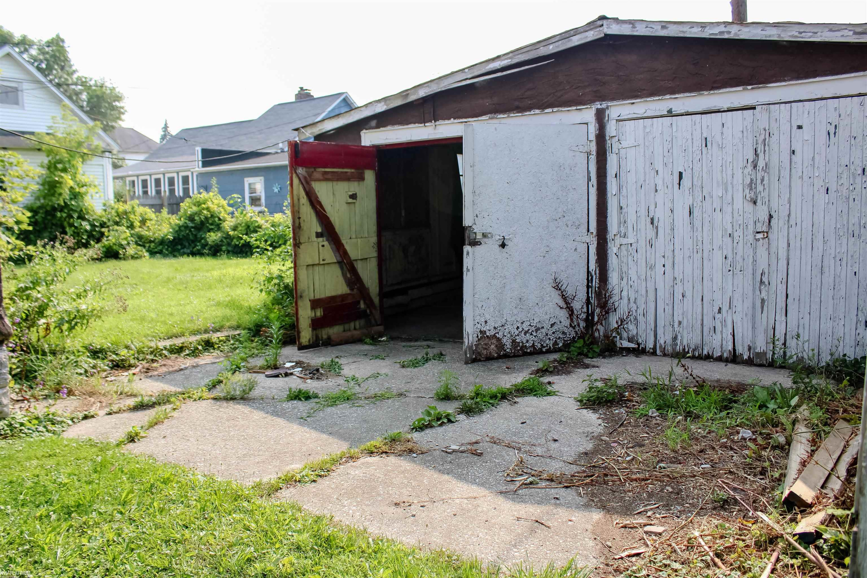 443 11th Street, Port Huron, MI 48060 — Photo 9