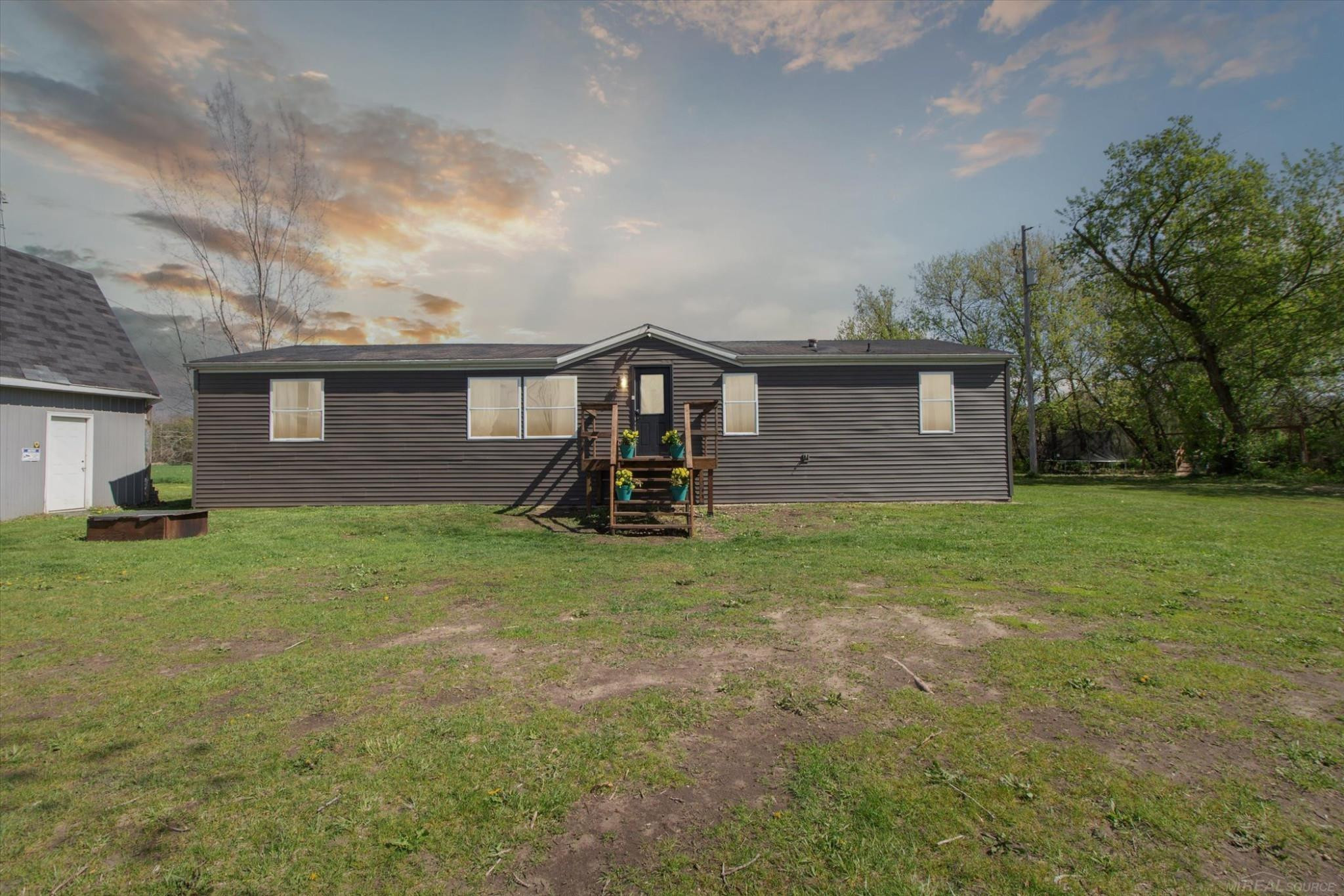 10343 E Pakes Road, Crystal, MI 48818 — Photo 2