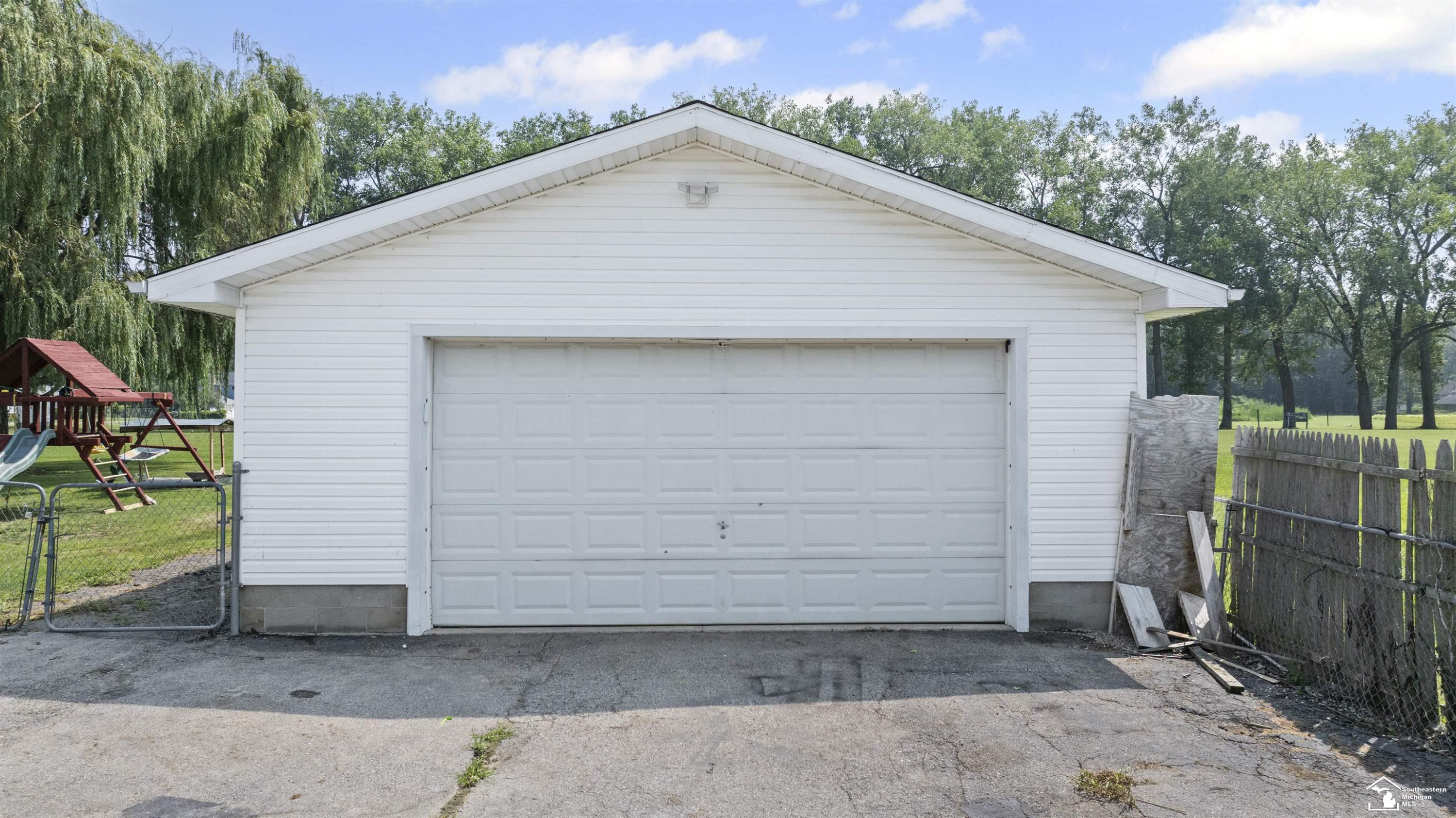 7462 Canal Street, Newport, MI 48166 — Photo 25