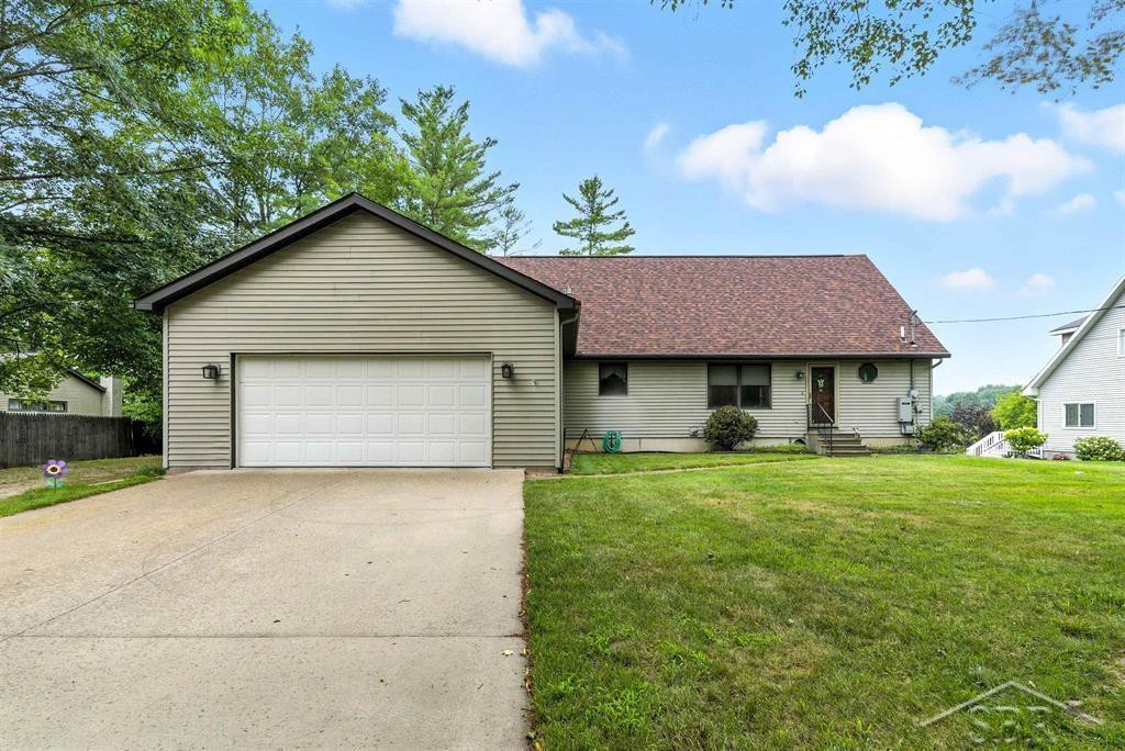 5505 N Clarence Court, Sanford, MI 48657 — Photo 2