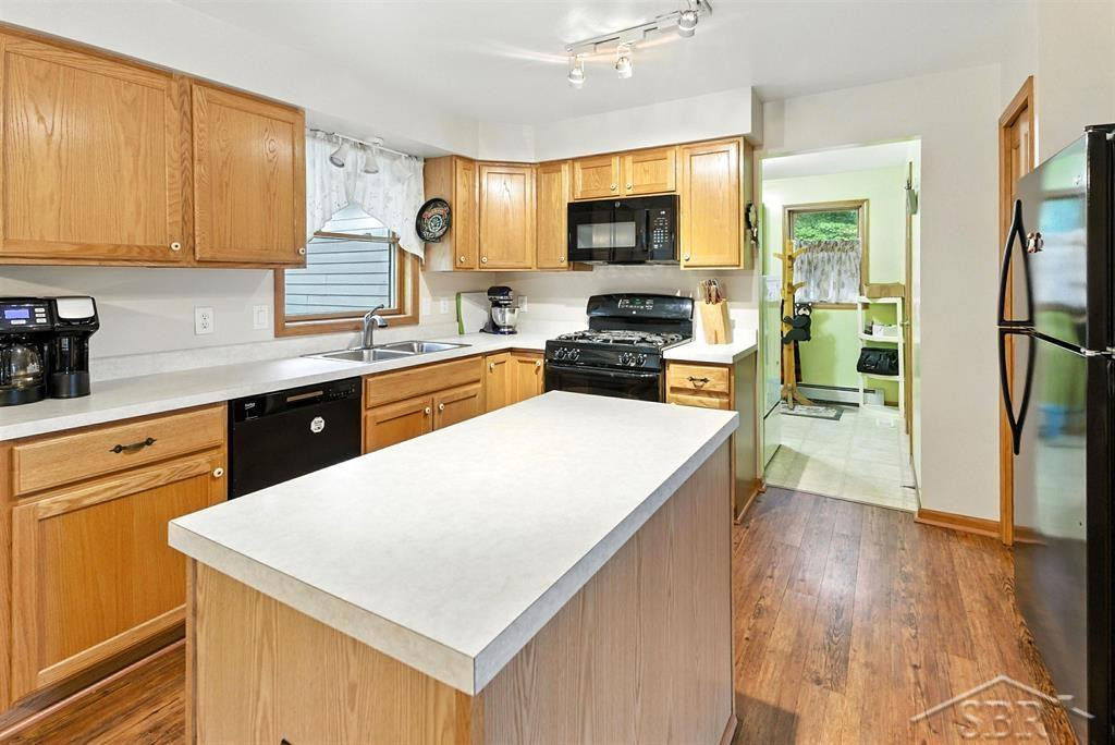 5505 N Clarence Court, Sanford, MI 48657 — Photo 6