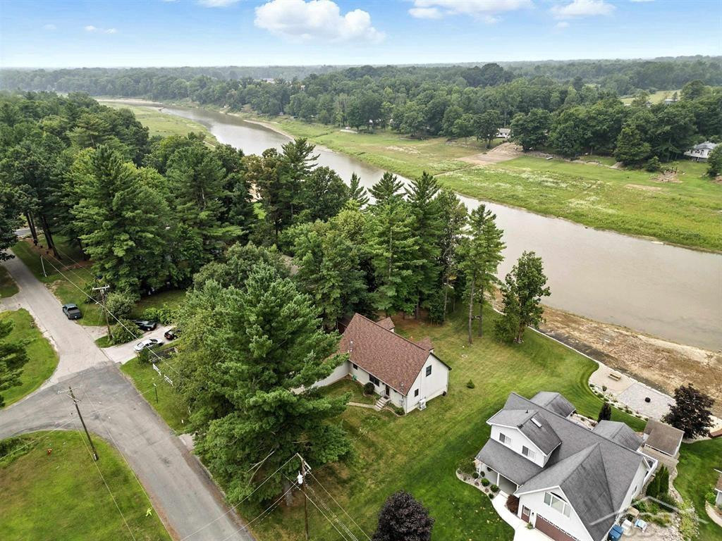 5505 N Clarence Court, Sanford, MI 48657 — Photo 32