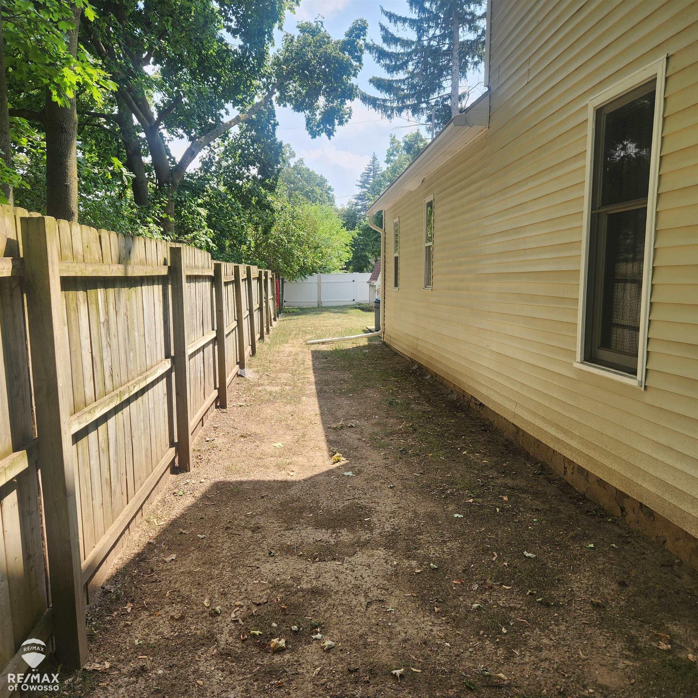 205 W Maple Street, Shepherd, MI 48883 — Photo 4